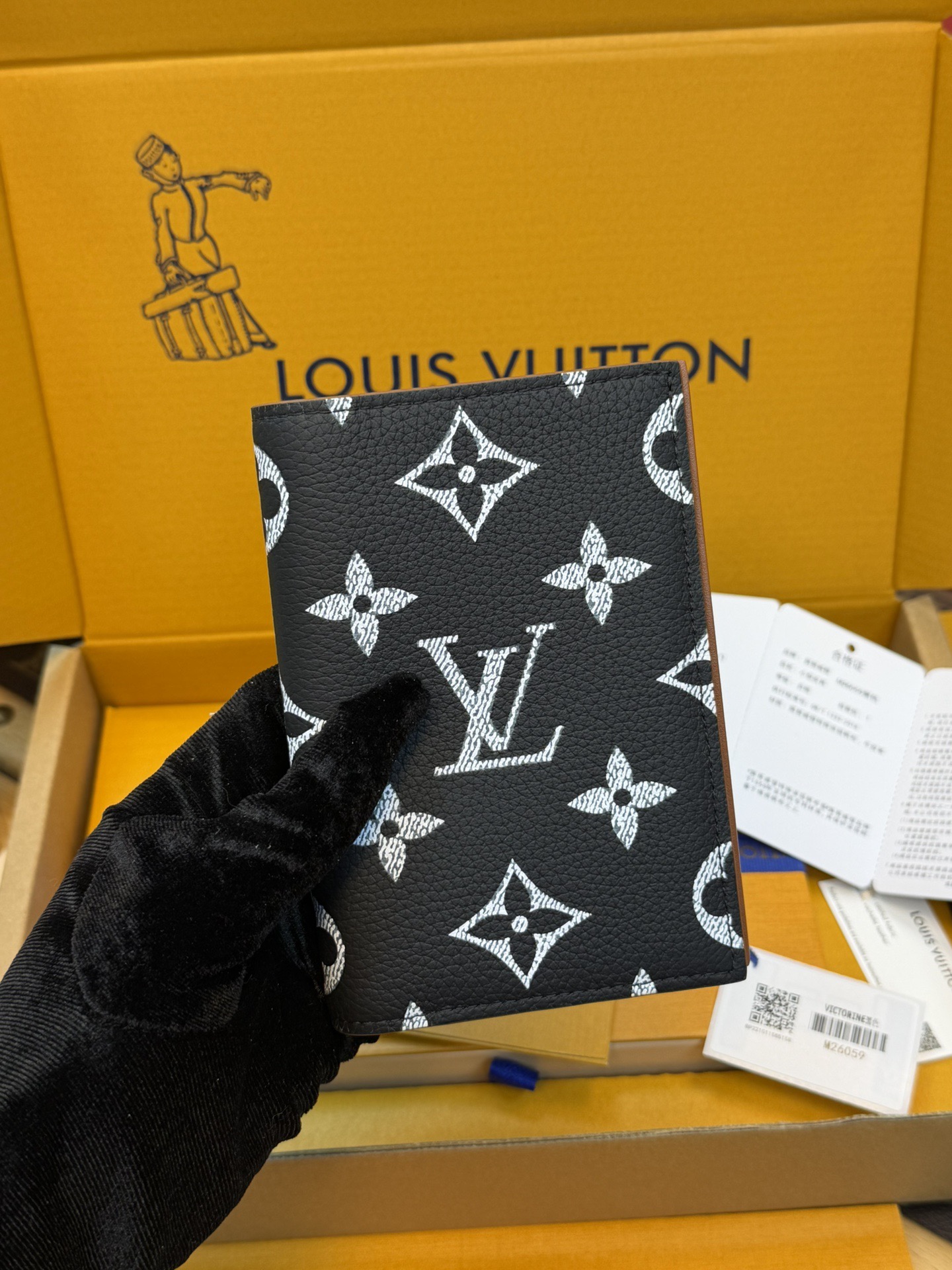 M26059 Passport cover