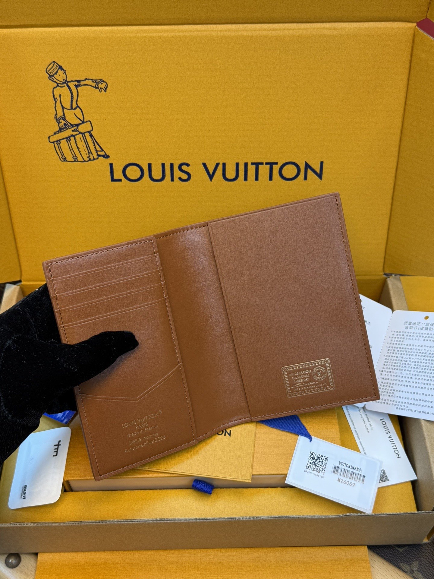 M26059 Passport cover