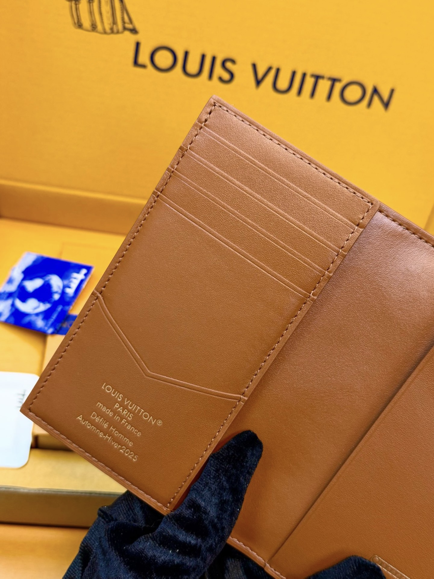 M26059 Passport cover