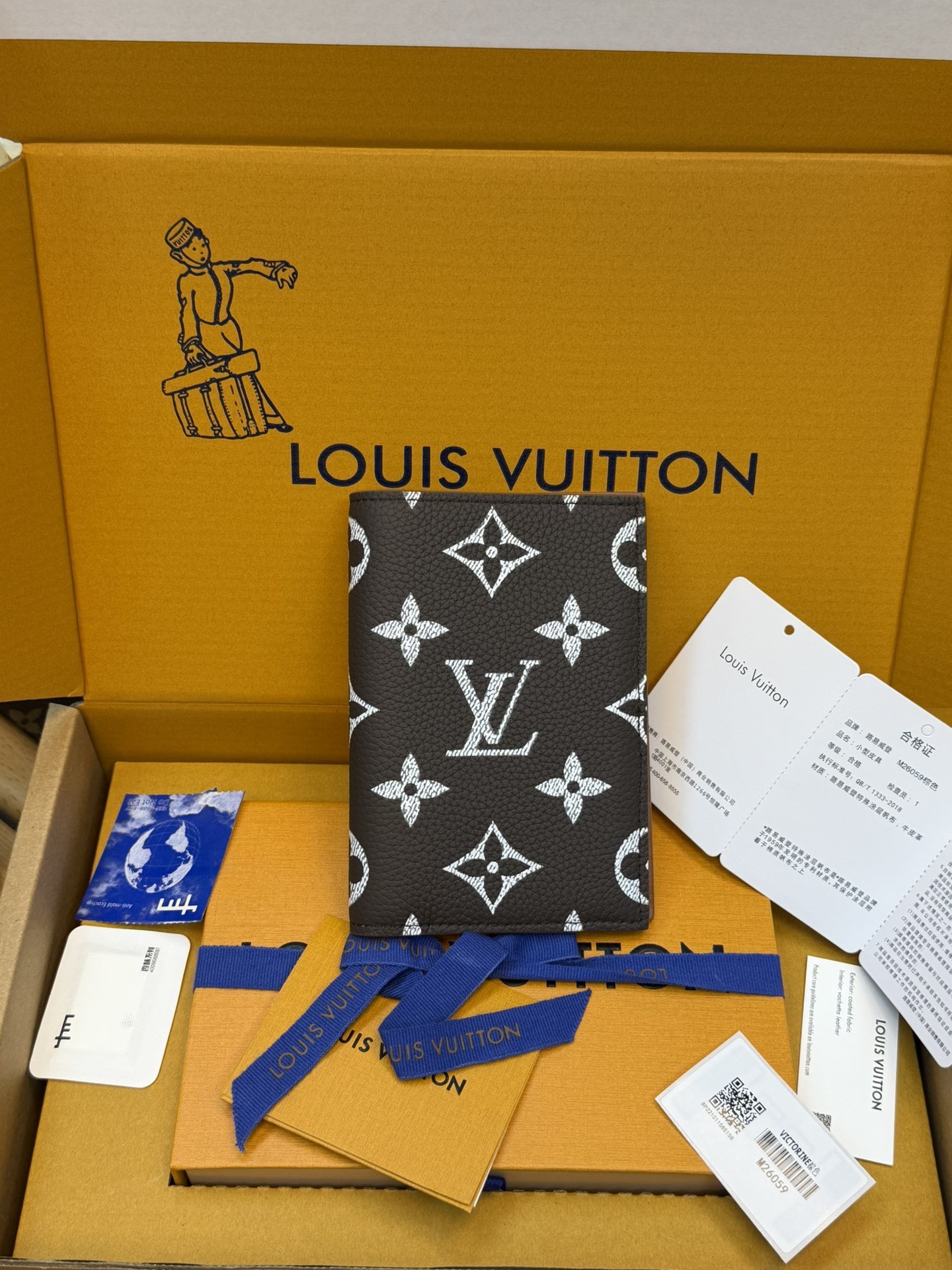 M26059 Passport cover