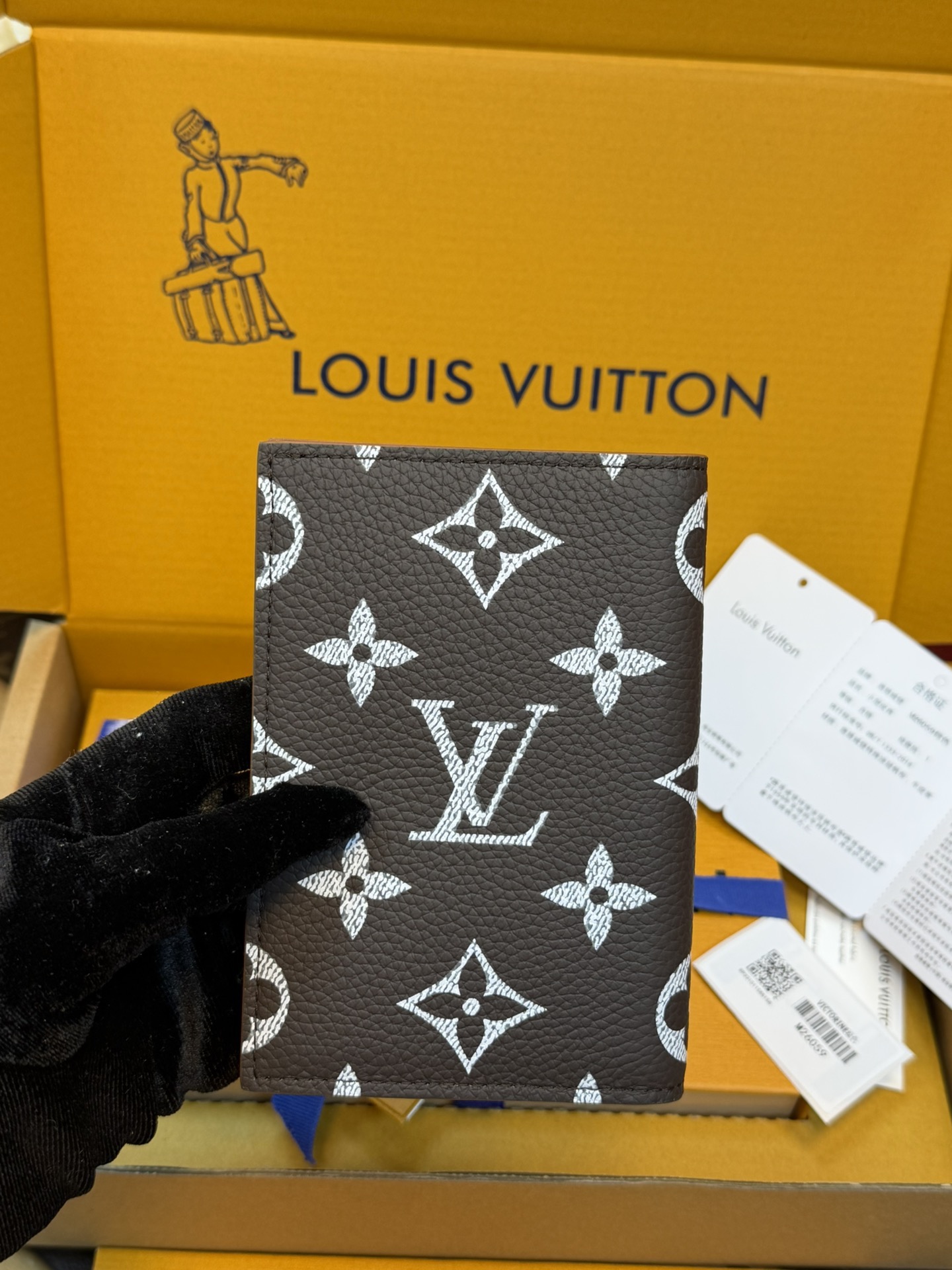 M26059 Passport cover