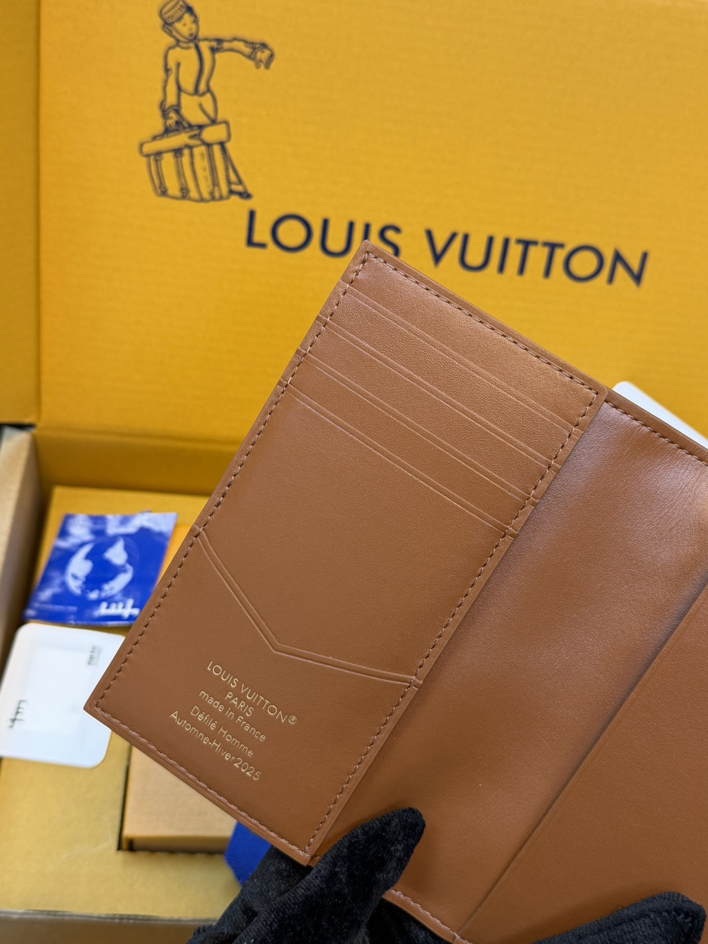 M26059 Passport cover