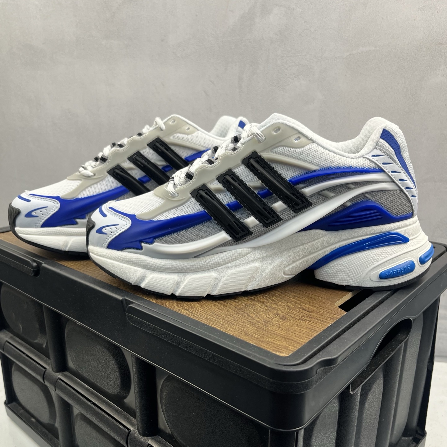 Pharrell Williams × adidas Jellyfish "Team Royal Blue"