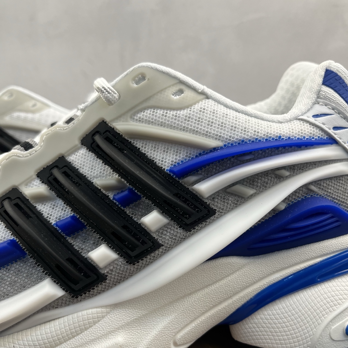 Pharrell Williams × adidas Jellyfish "Team Royal Blue"