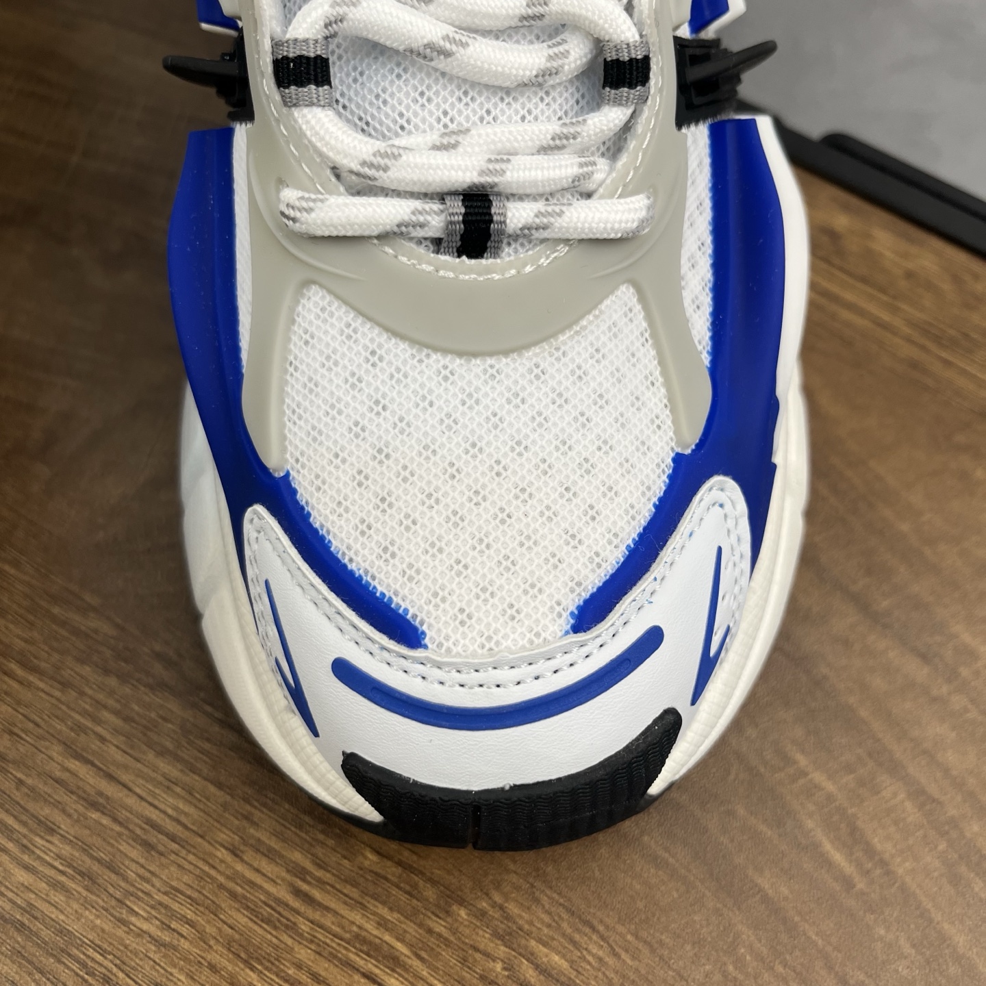 Pharrell Williams × adidas Jellyfish "Team Royal Blue"