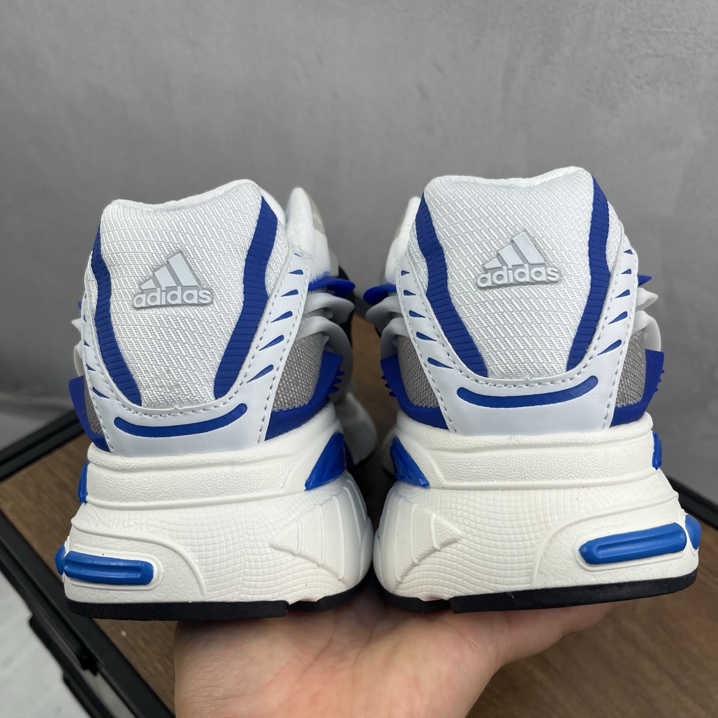 Pharrell Williams × adidas Jellyfish "Team Royal Blue"