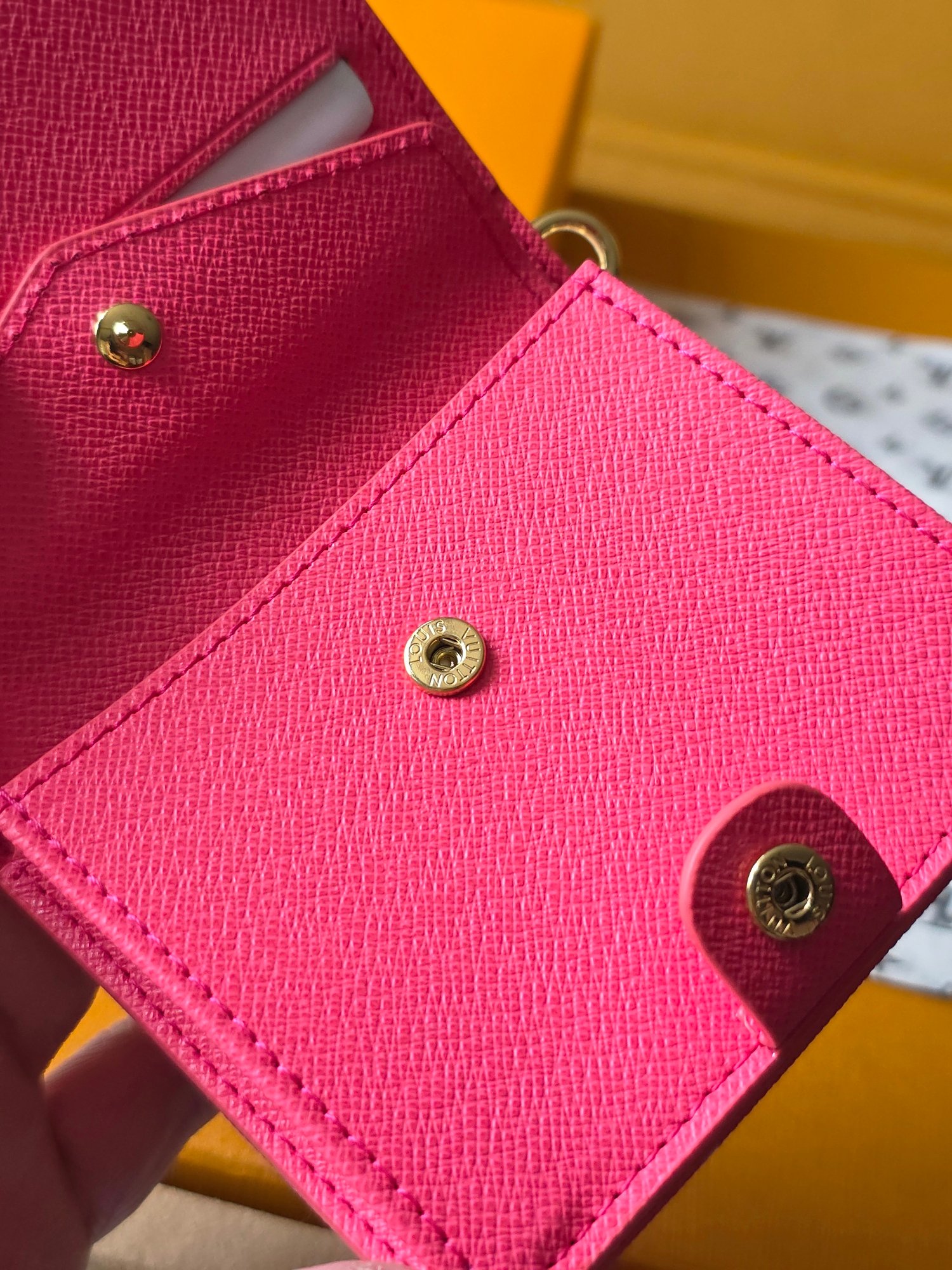 M27680 ポケットウォレット･LV チャーム