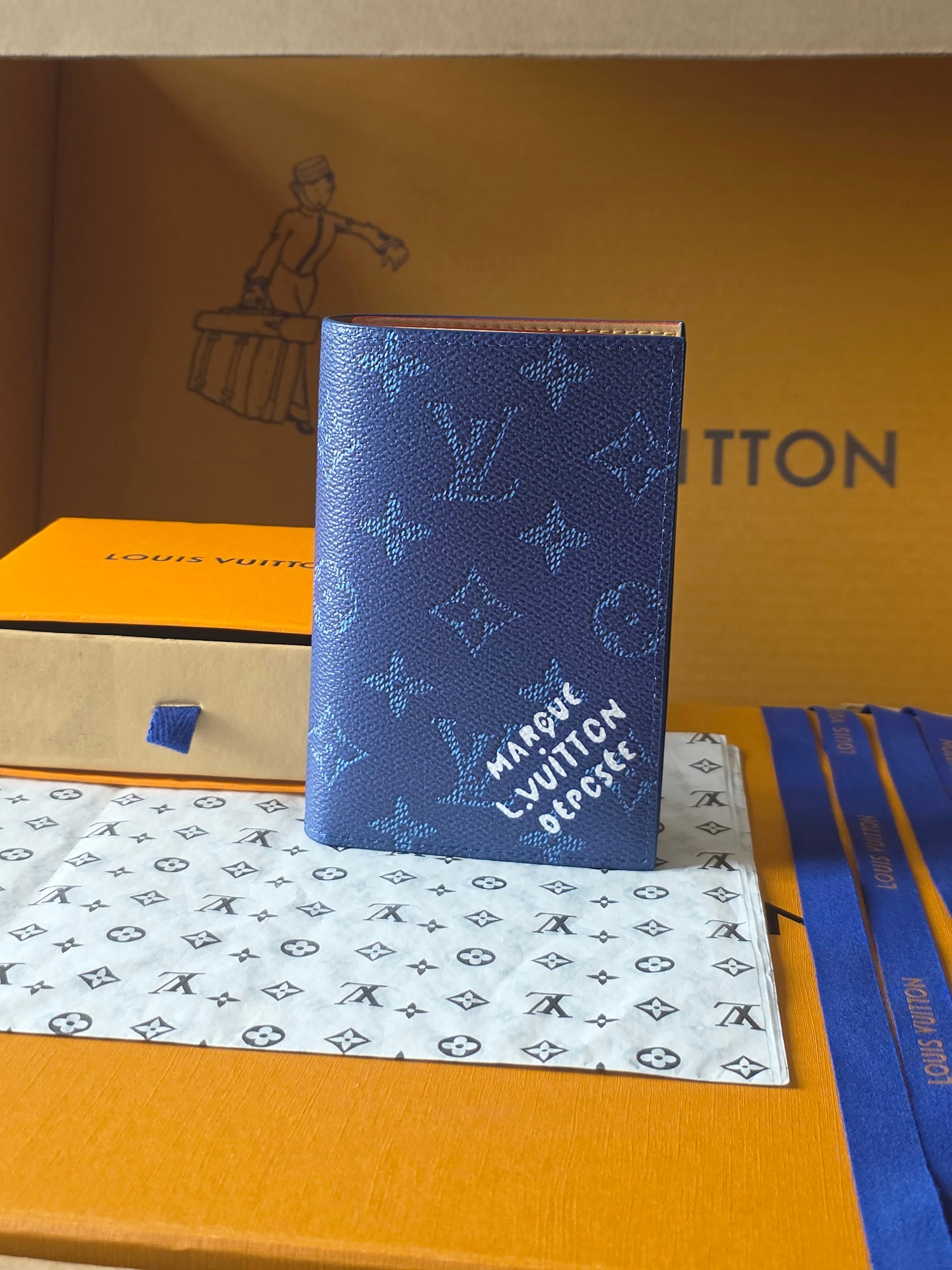 M26833 Passport Cover