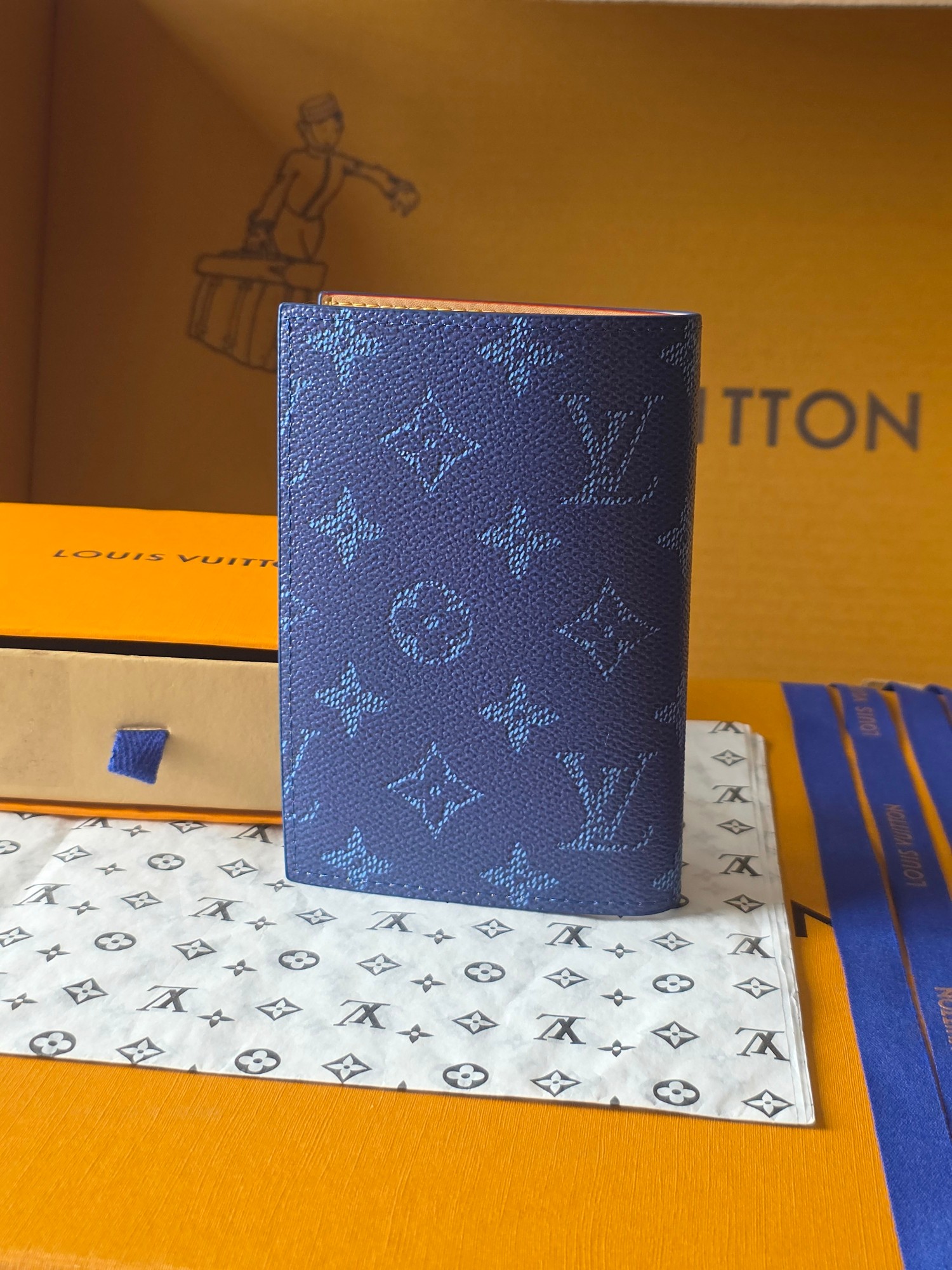 M26833 Passport Cover