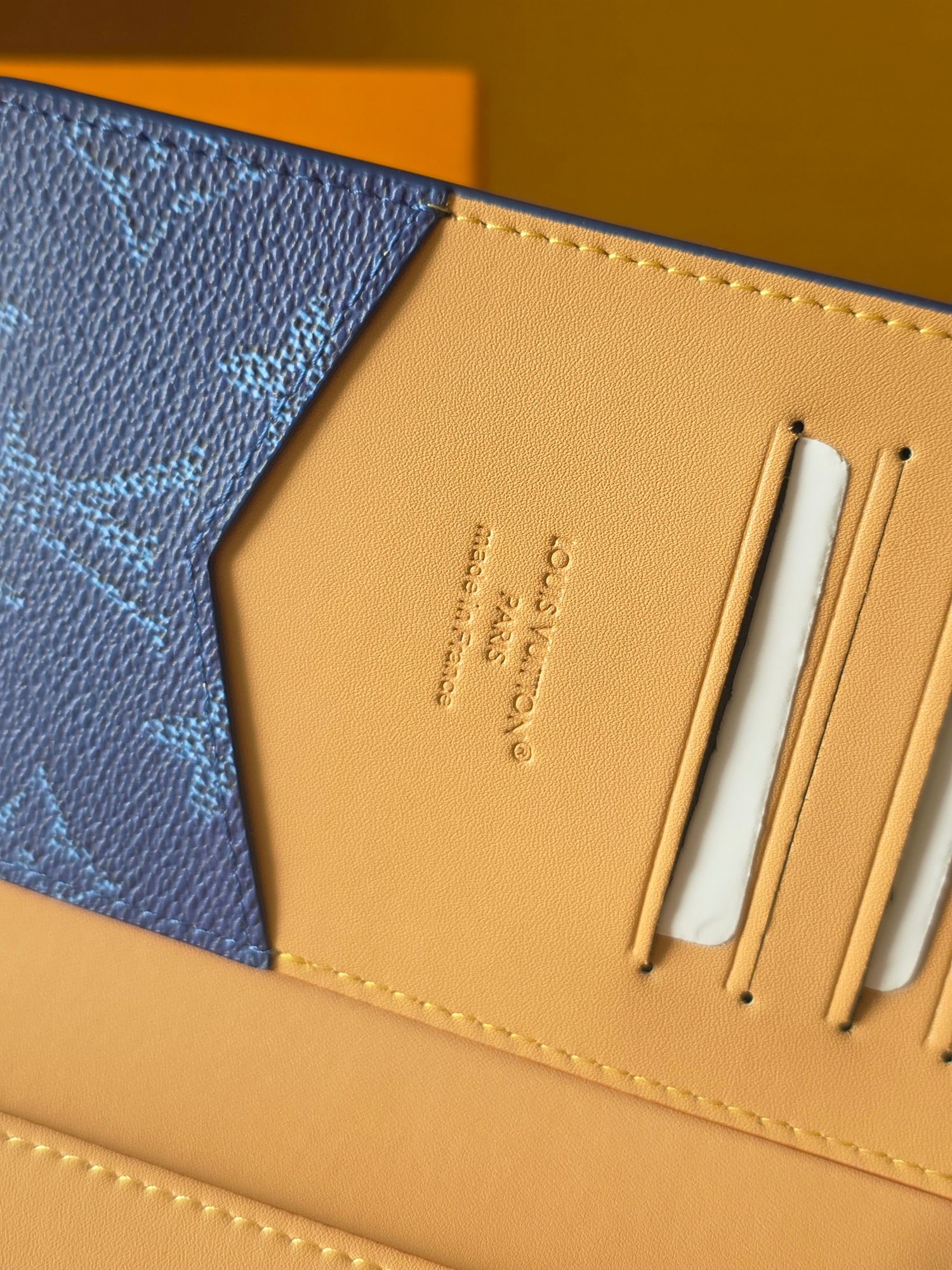 M26833 Passport Cover