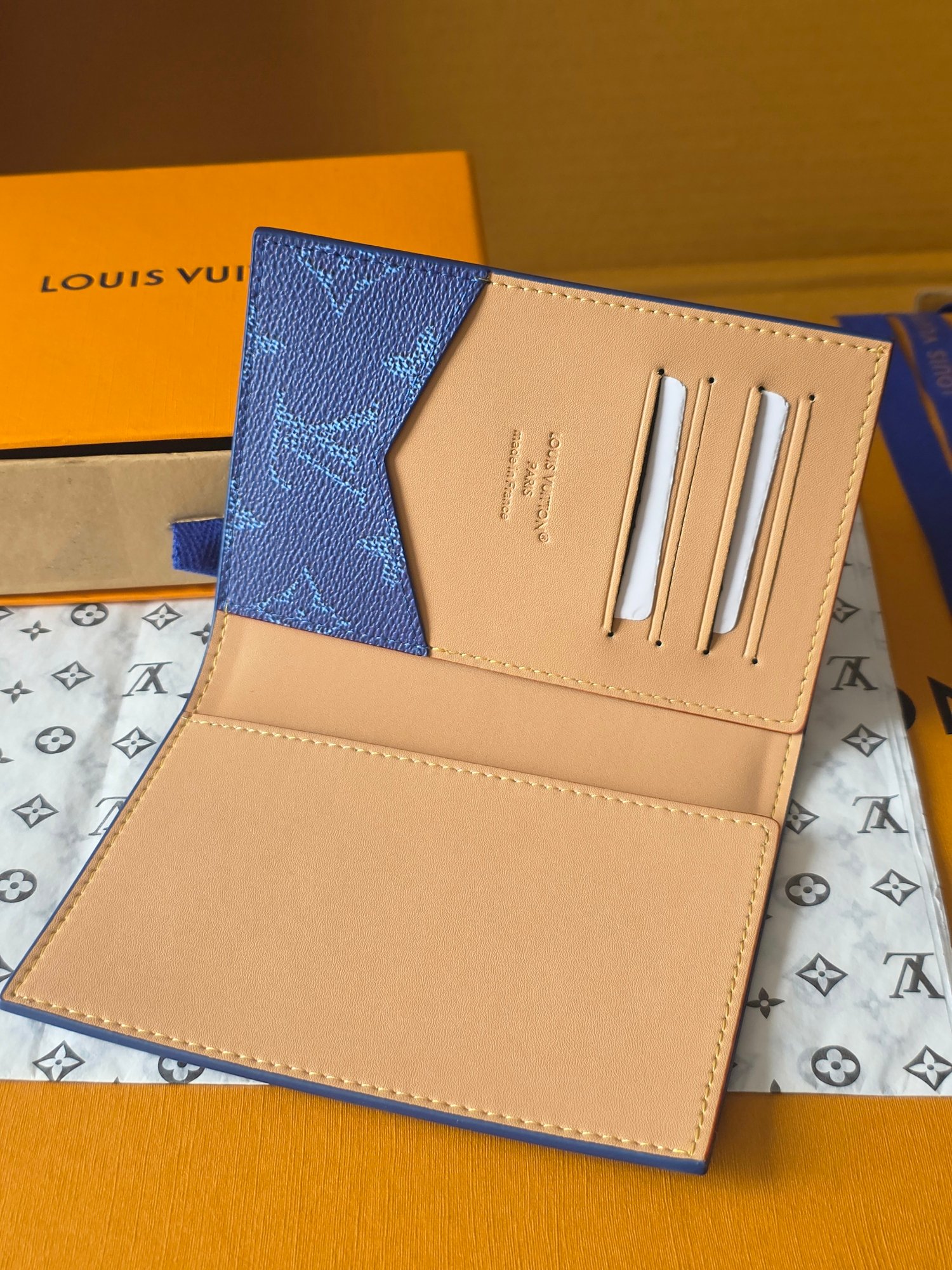 M26833 Passport Cover