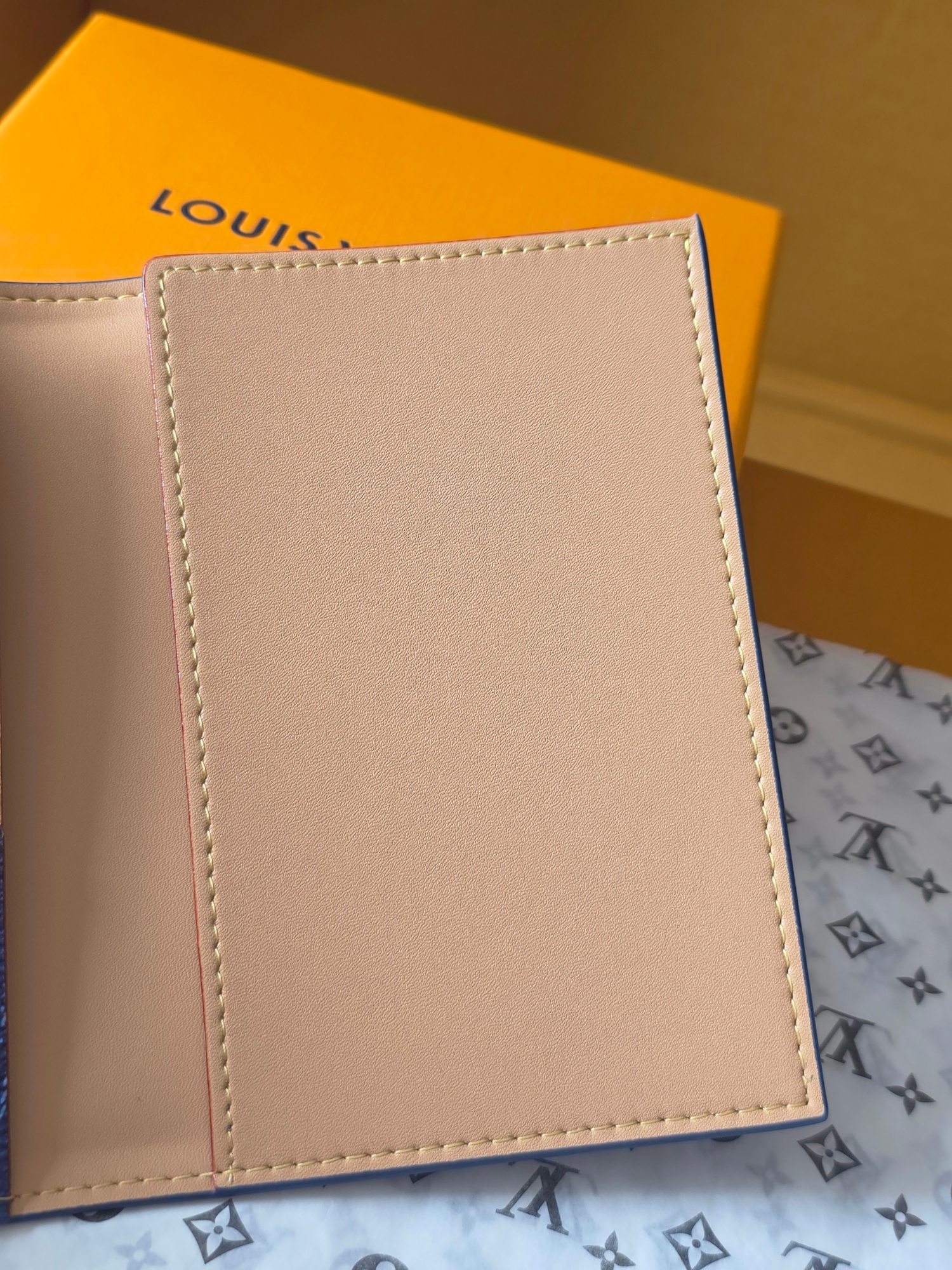 M26833 Passport Cover