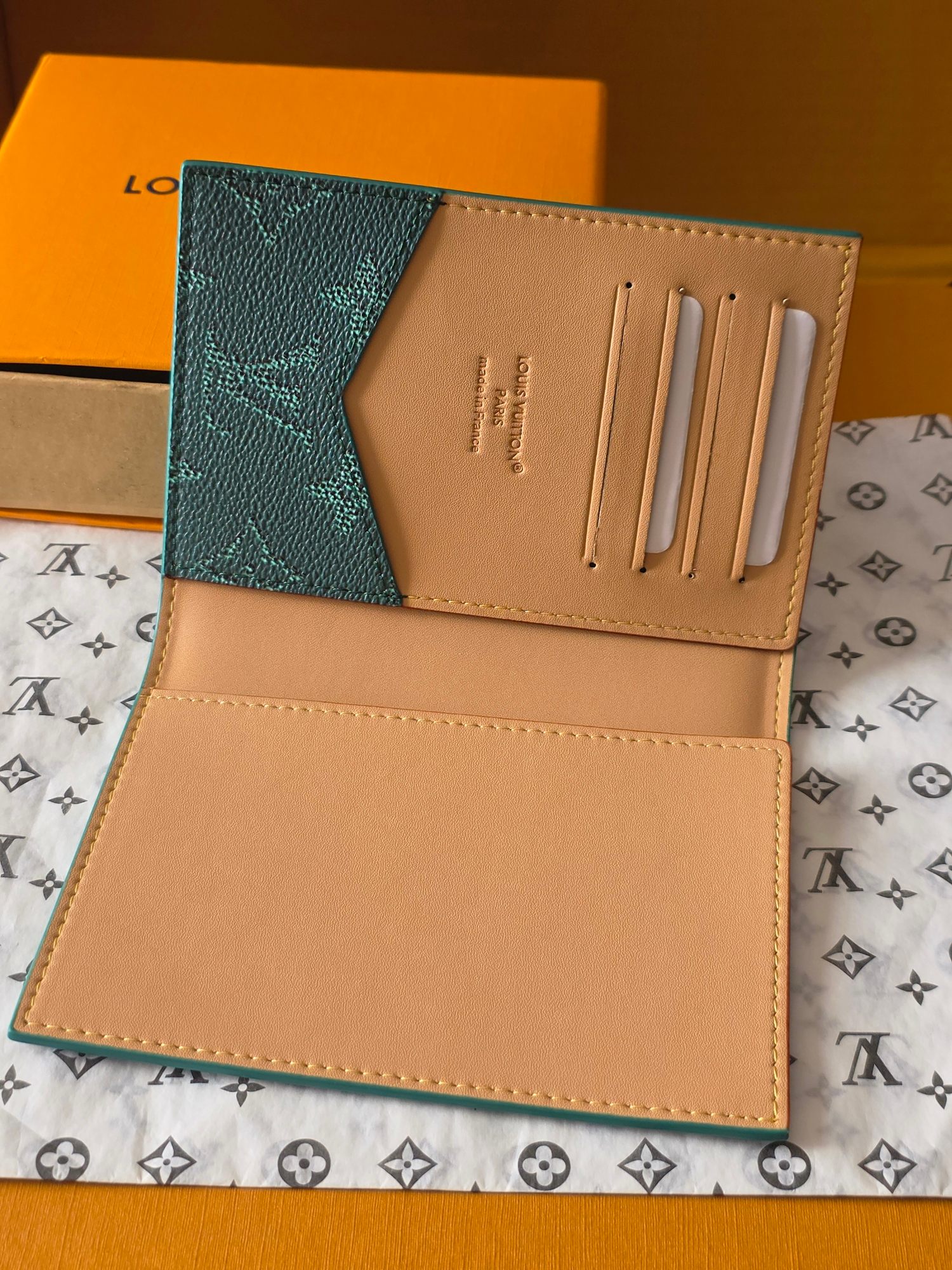 M26836 Passport Cover