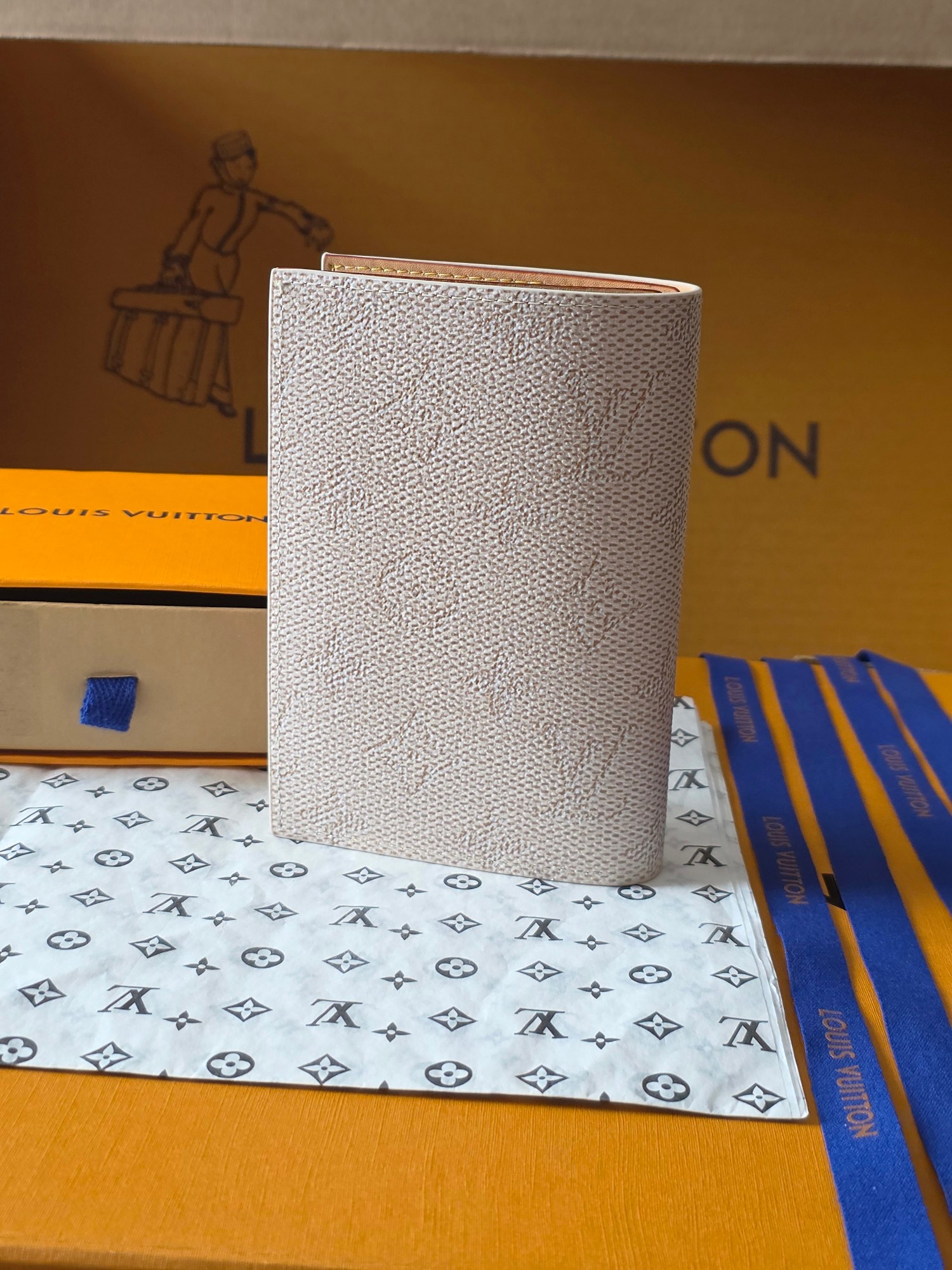 M26835 Passport Cover
