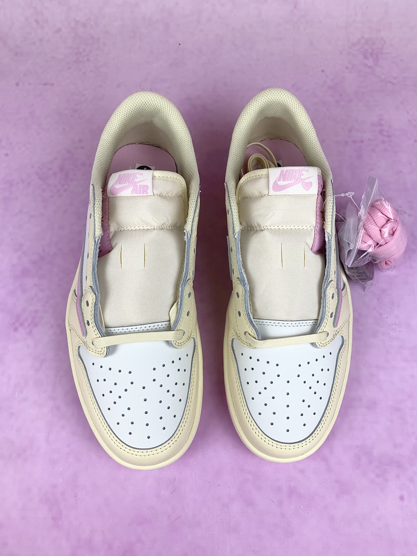 Travis Scott × Nike Air Jordan 1 Low OG "Sail/Tropical Pink"