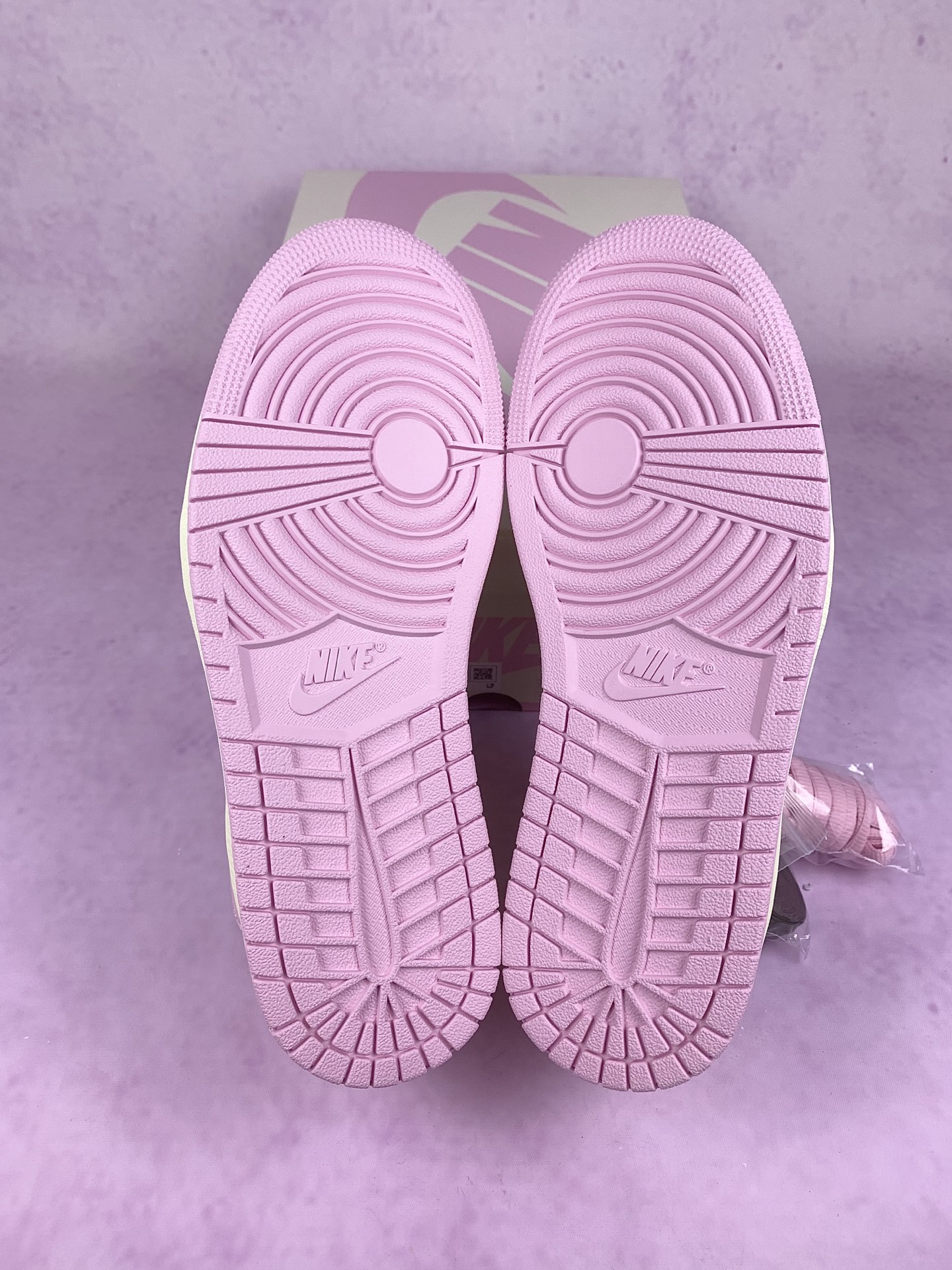 Travis Scott × Nike Air Jordan 1 Low OG "Sail/Tropical Pink"