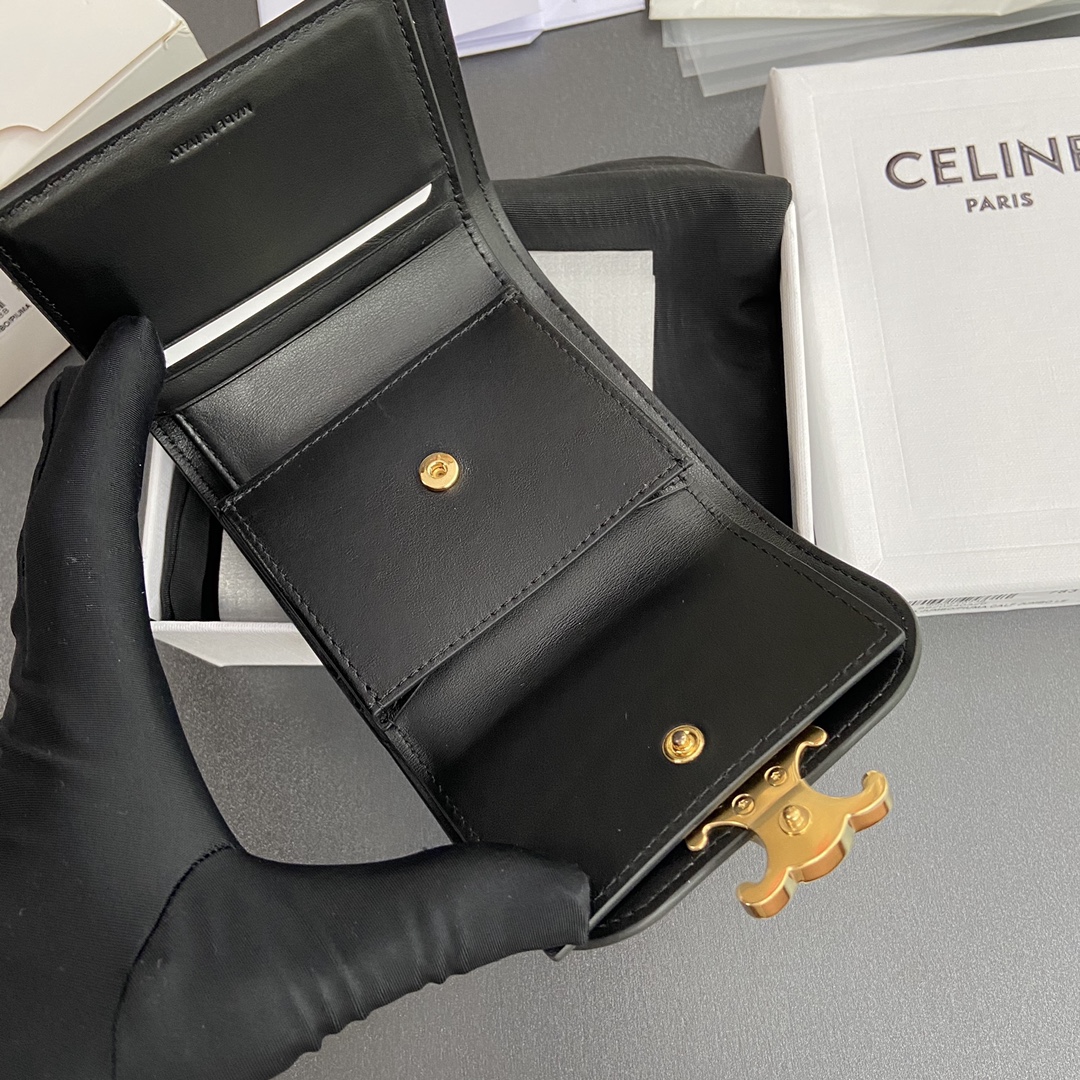 CELINE スモール フラップウォレット トリオンフ / シャイニーカーフスキン