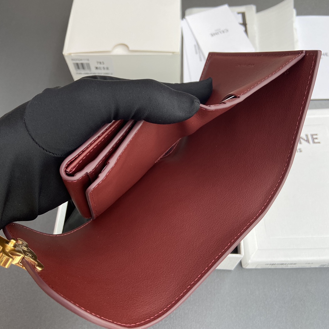 CELINE スモール フラップウォレット トリオンフ / シャイニーカーフスキン