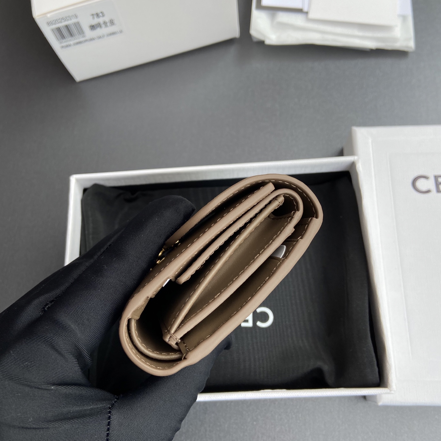 CELINE スモール フラップウォレット トリオンフ / シャイニーカーフスキン