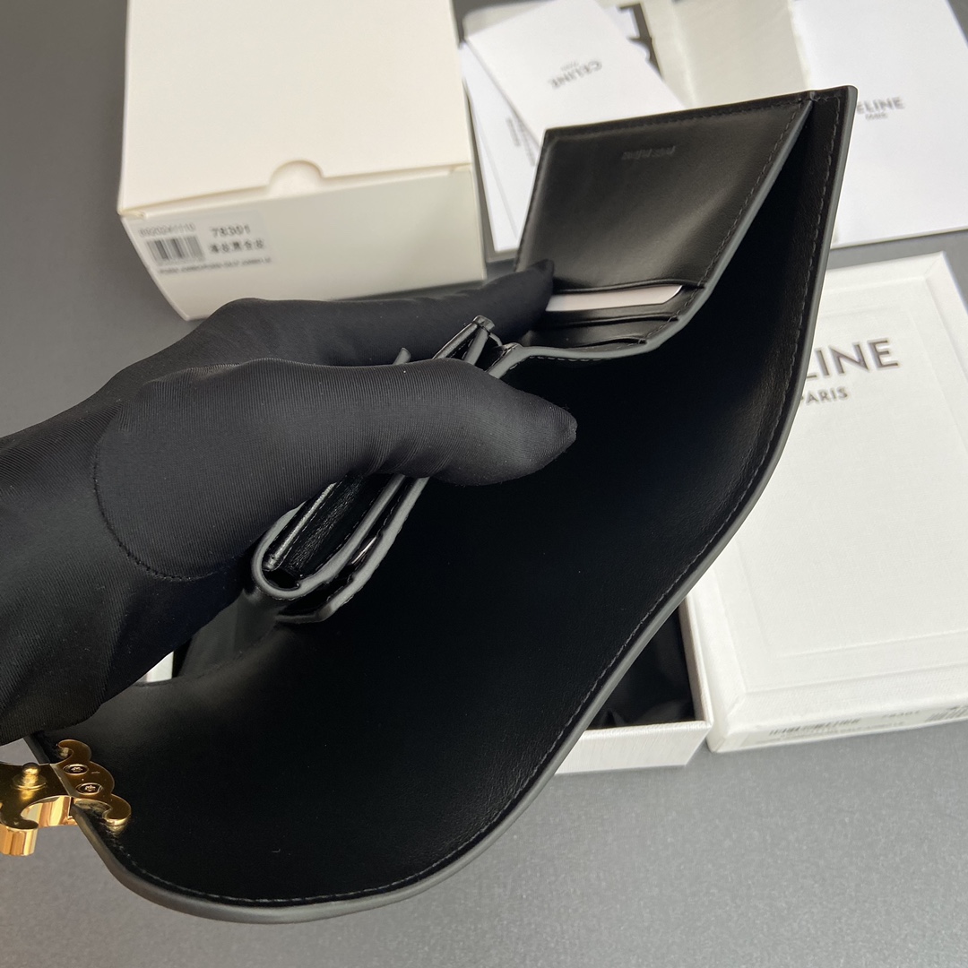 CELINE スモール フラップウォレット トリオンフ / シャイニーカーフスキン