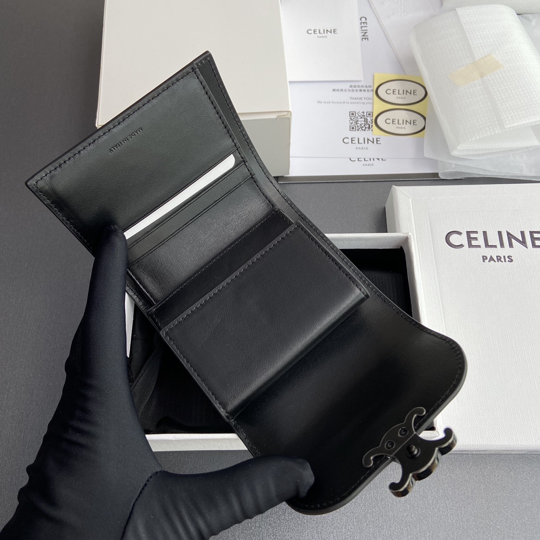 CELINE スモール フラップウォレット トリオンフ / シャイニーカーフスキン