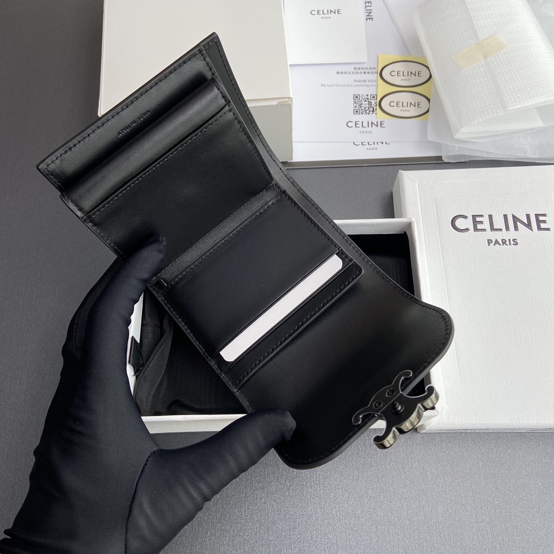 CELINE スモール フラップウォレット トリオンフ / シャイニーカーフスキン