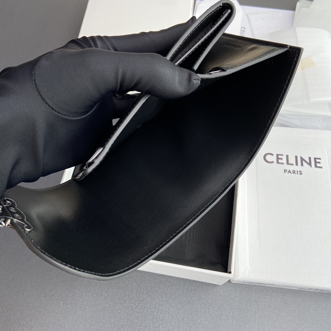 CELINE スモール フラップウォレット トリオンフ / シャイニーカーフスキン