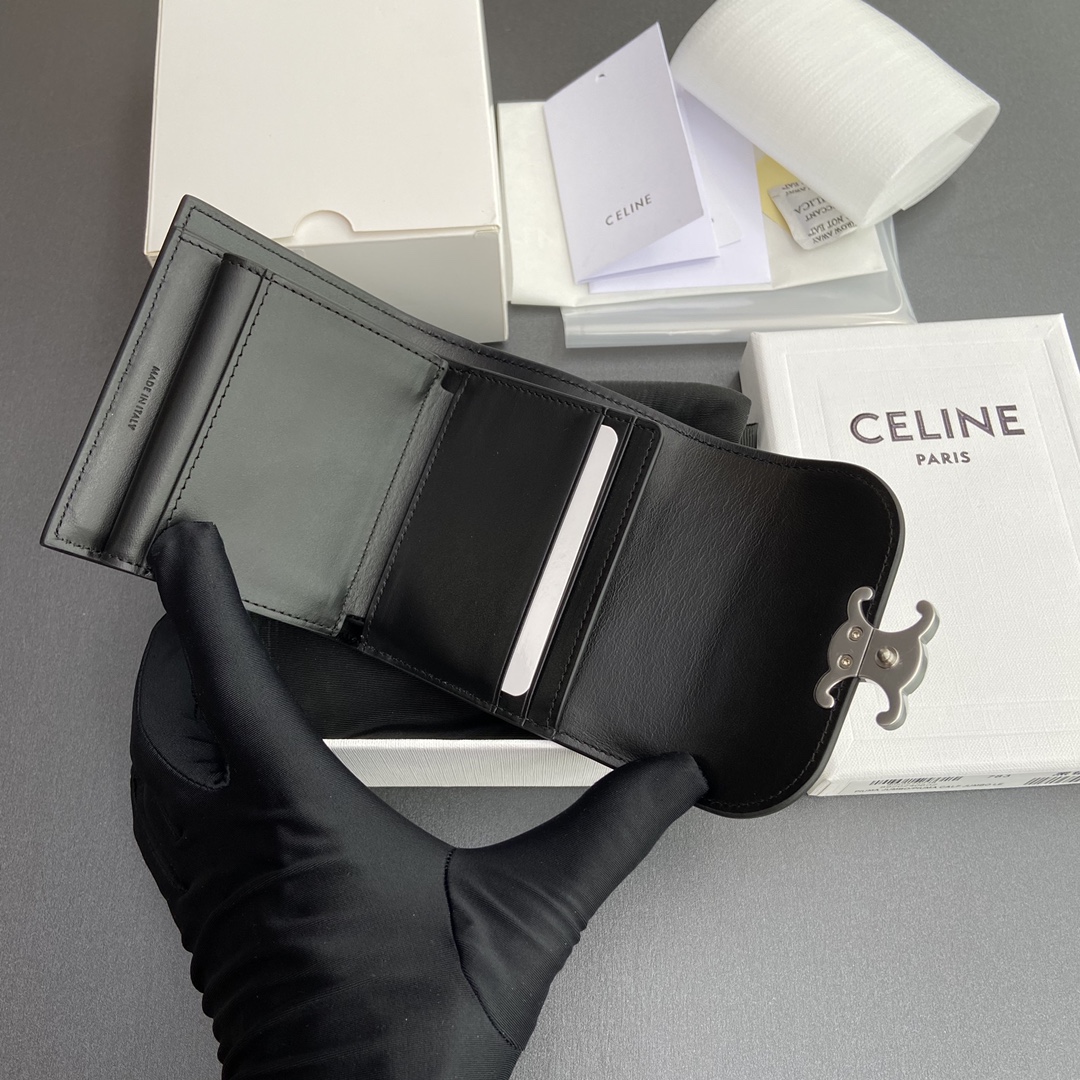 CELINE スモール フラップウォレット トリオンフ / シャイニーカーフスキン