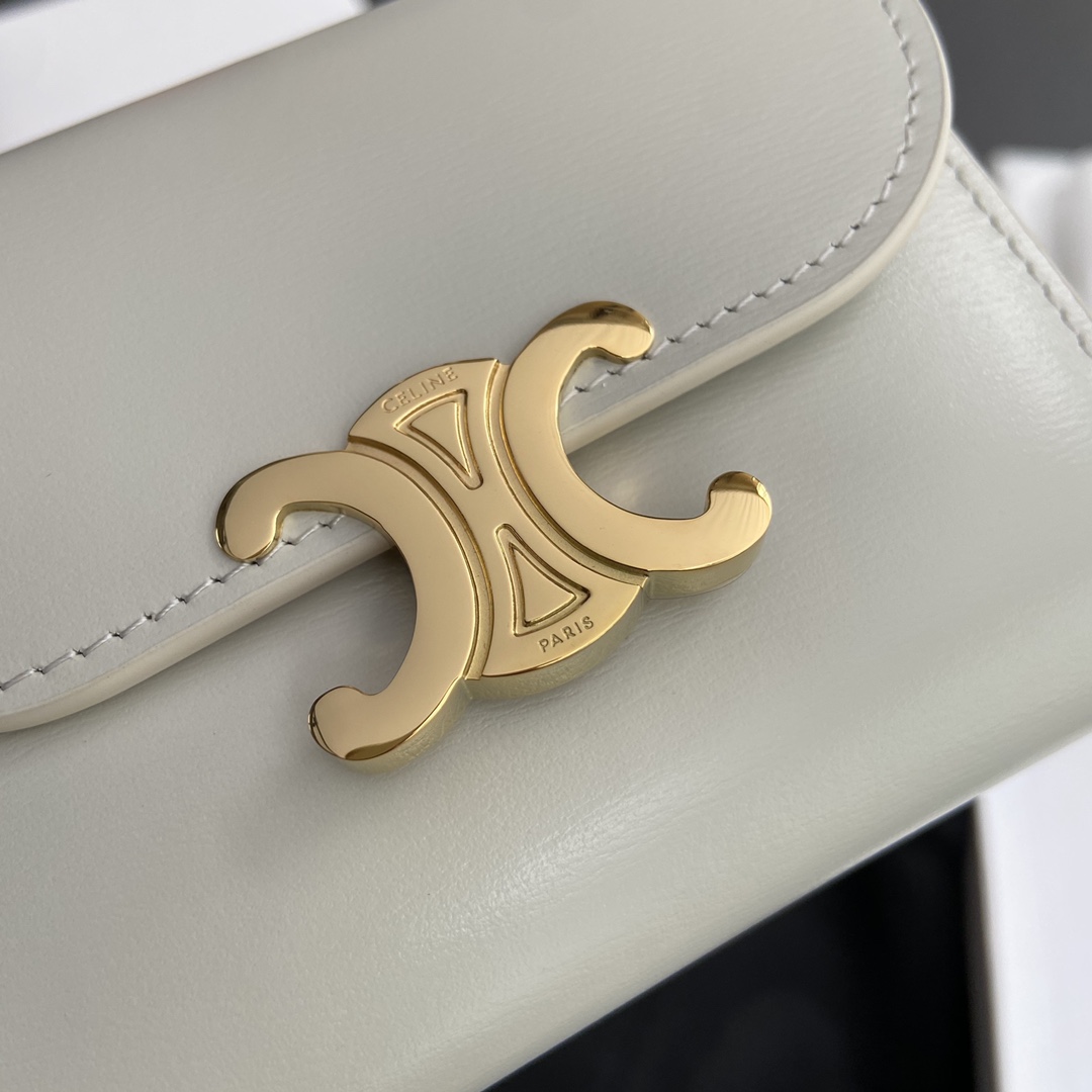 CELINE スモール フラップウォレット トリオンフ / シャイニーカーフスキン