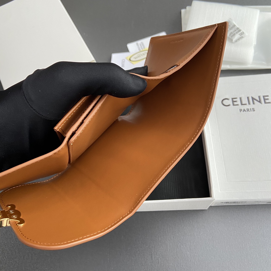 CELINE スモール フラップウォレット トリオンフ / シャイニーカーフスキン