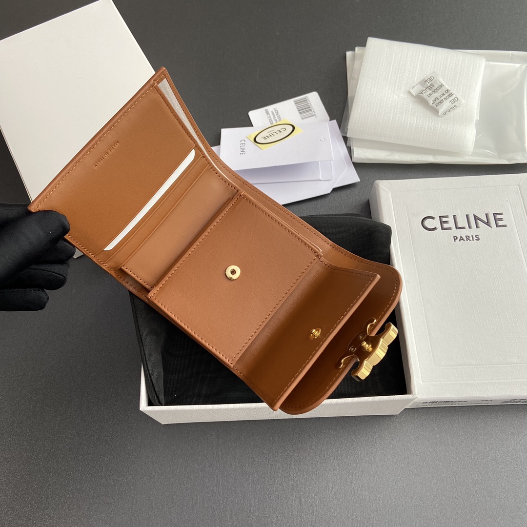 CELINE スモール フラップウォレット トリオンフ / シャイニーカーフスキン