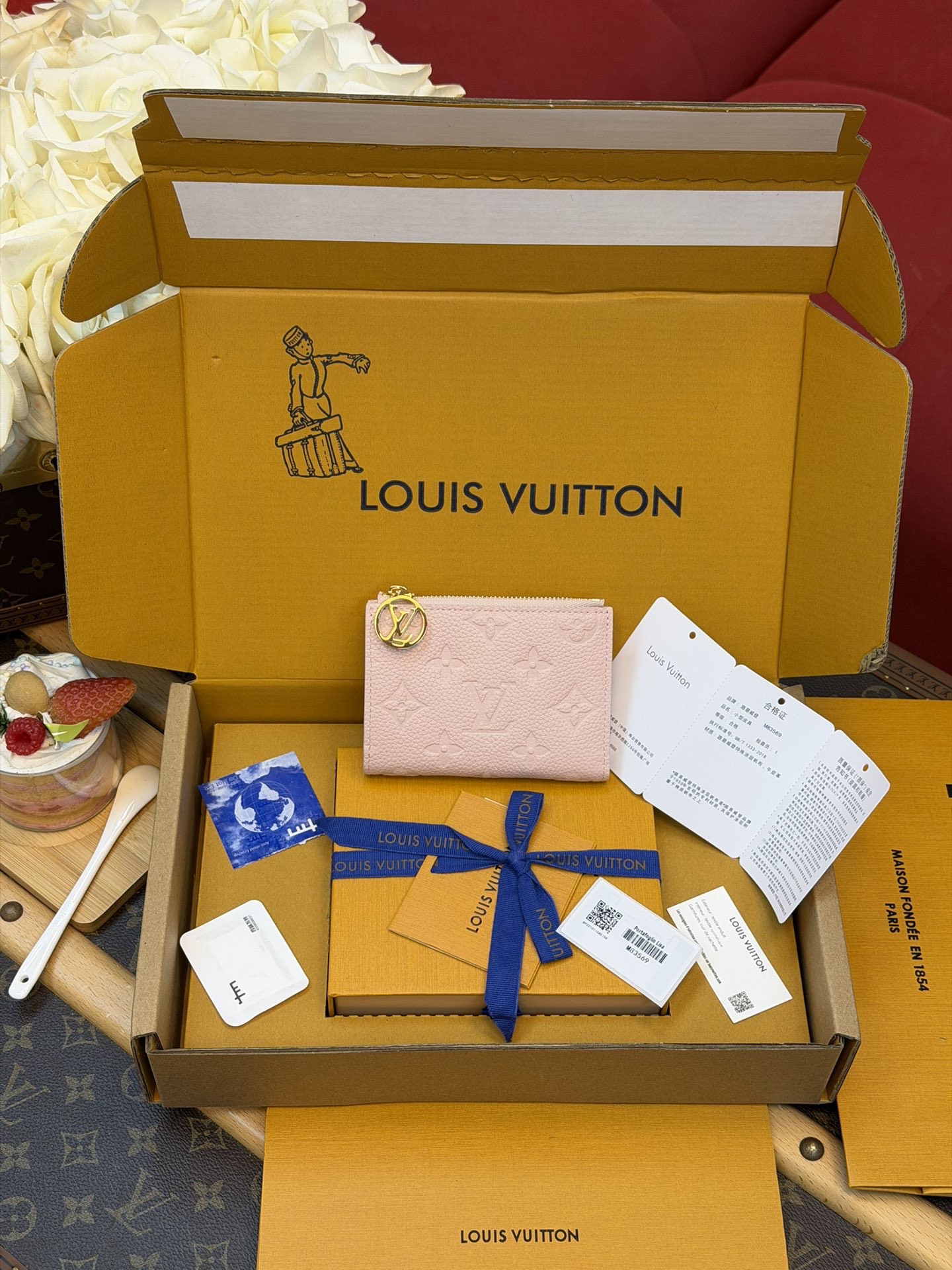 M83569 Lisa Wallet in Monogram Empreinte