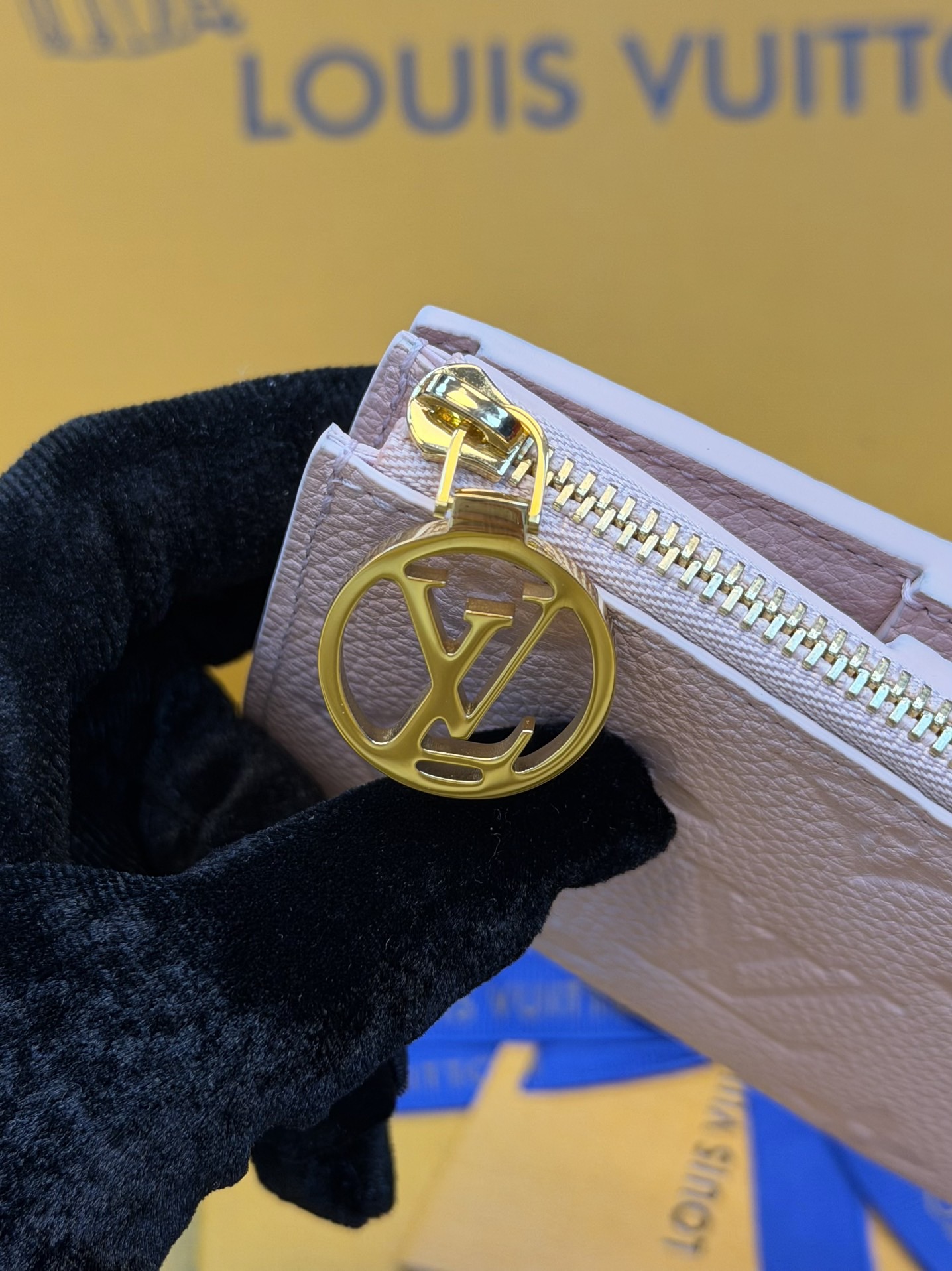 M83569 Lisa Wallet in Monogram Empreinte