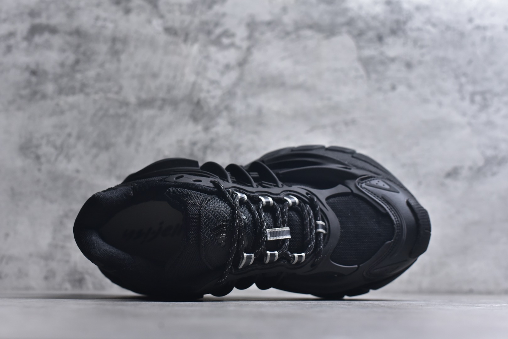 Pharrell Williams × adidas Jellyfish "Carbon/Core Black"