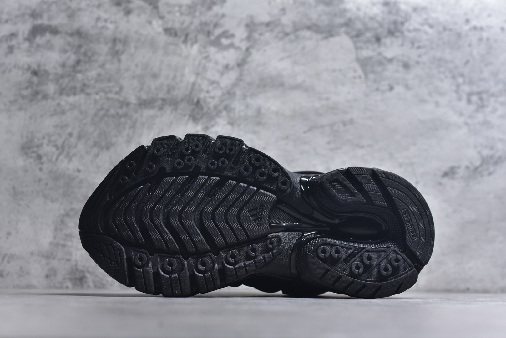 Pharrell Williams × adidas Jellyfish "Carbon/Core Black"