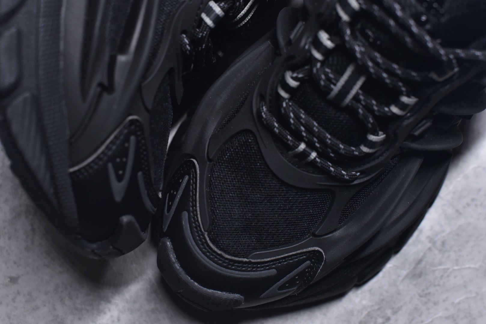 Pharrell Williams × adidas Jellyfish "Carbon/Core Black"