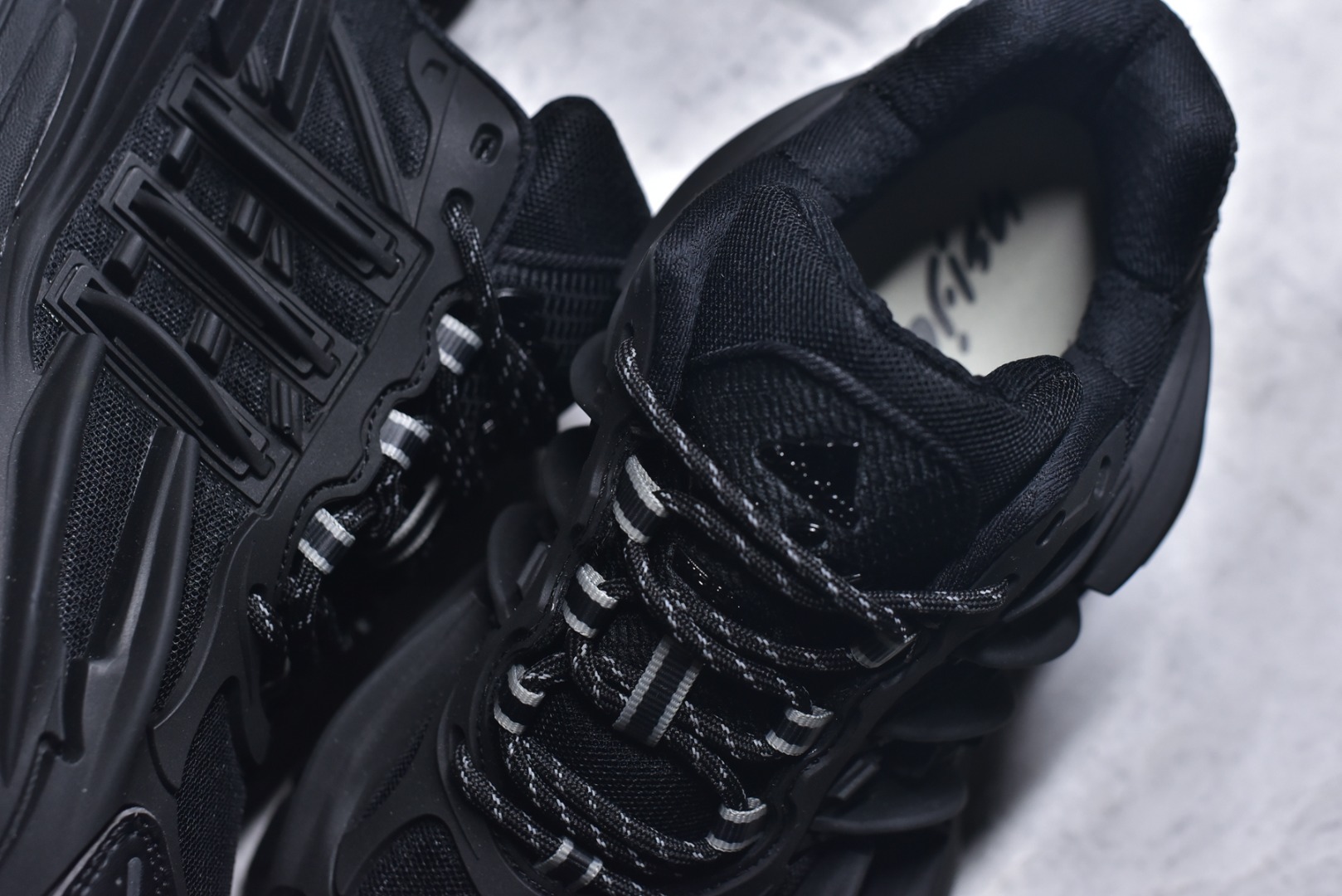 Pharrell Williams × adidas Jellyfish "Carbon/Core Black"