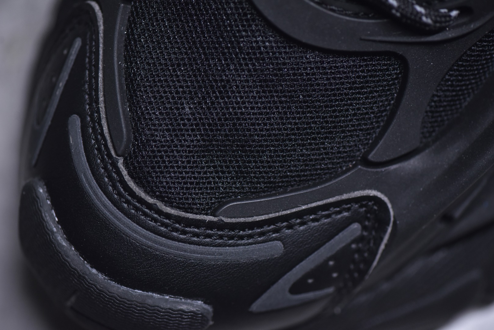 Pharrell Williams × adidas Jellyfish "Carbon/Core Black"