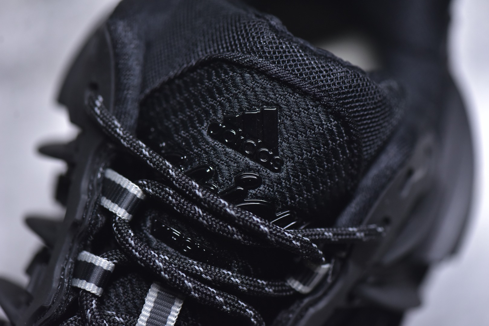 Pharrell Williams × adidas Jellyfish "Carbon/Core Black"