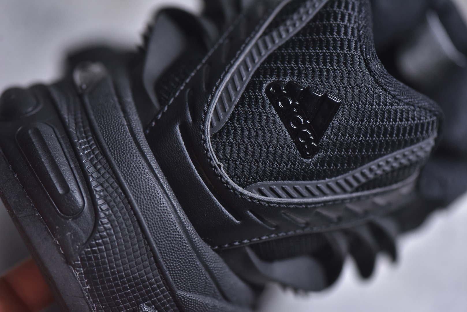 Pharrell Williams × adidas Jellyfish "Carbon/Core Black"