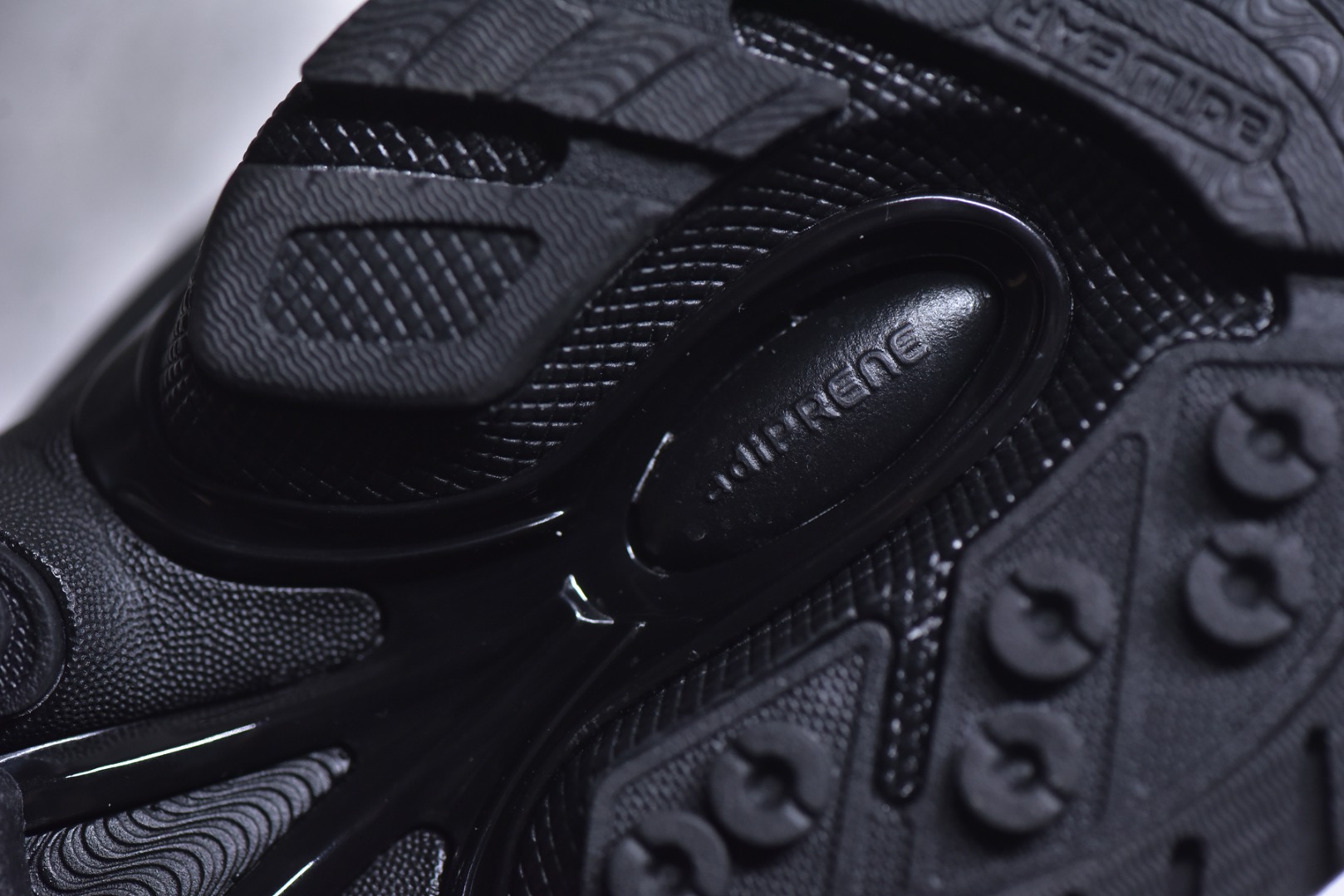 Pharrell Williams × adidas Jellyfish "Carbon/Core Black"