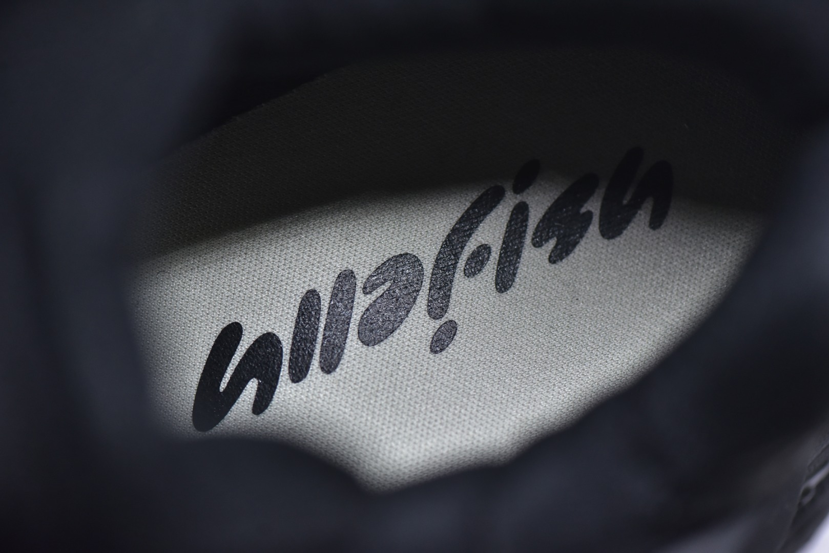 Pharrell Williams × adidas Jellyfish "Carbon/Core Black"