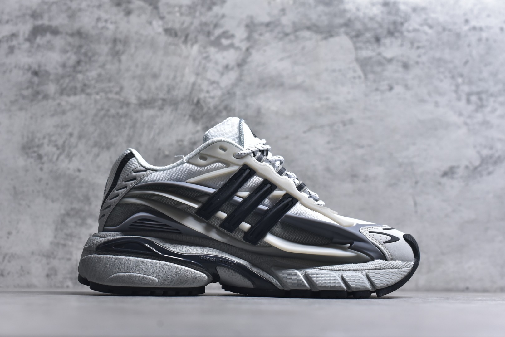 Pharrell Williams × adidas Adistar Jellyfish "MGH Solid Grey"