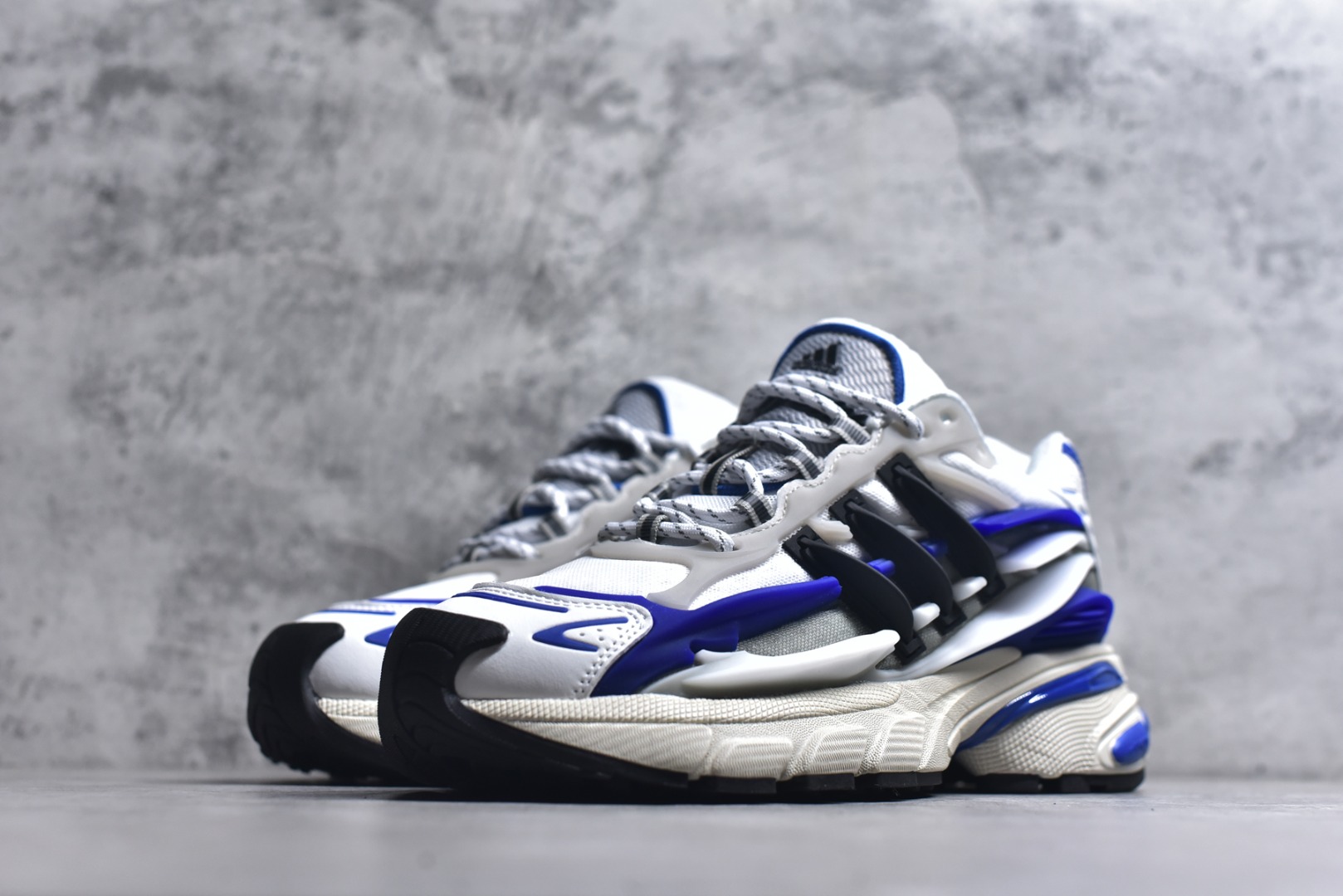 Pharrell Williams × adidas Jellyfish "Team Royal Blue"