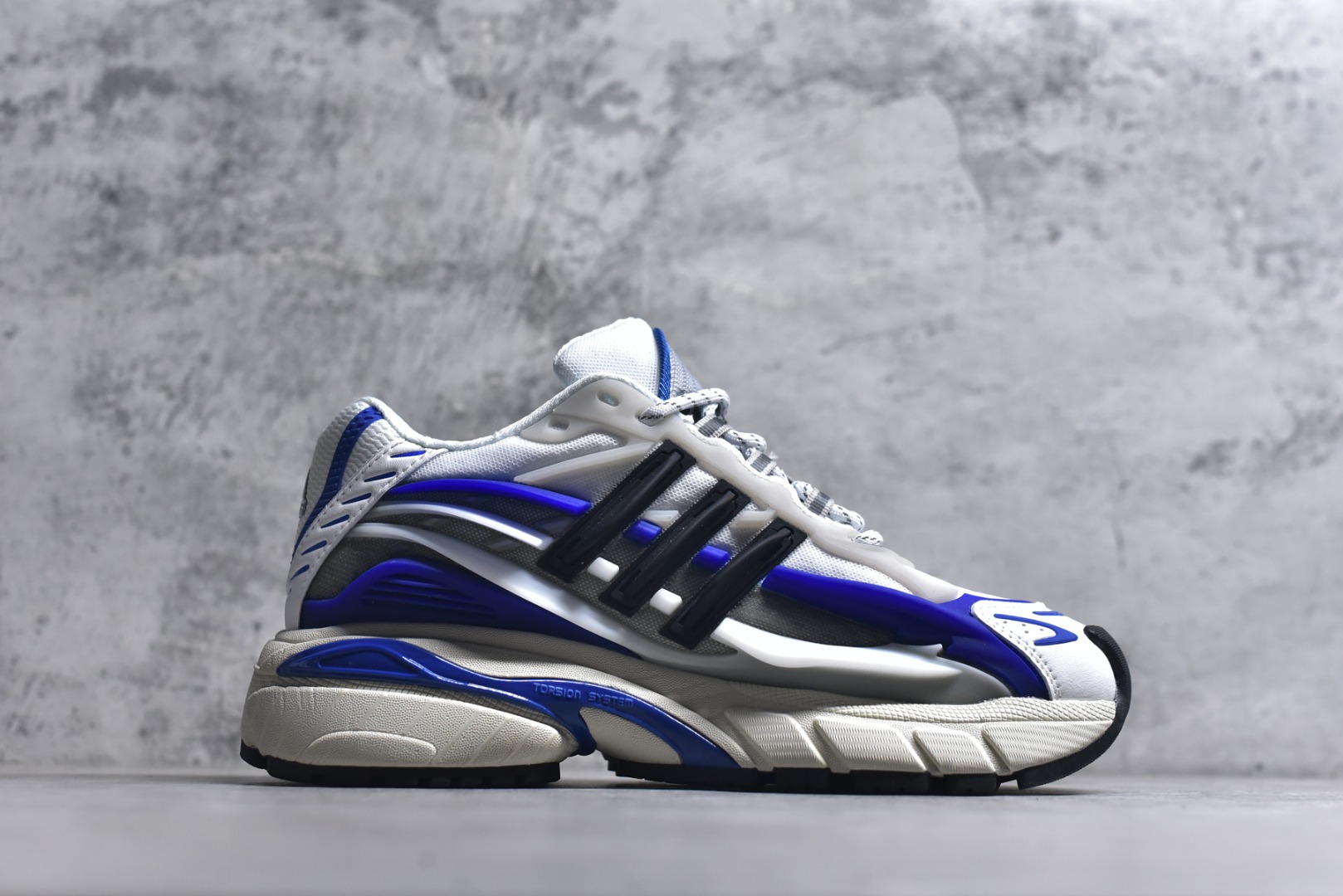 Pharrell Williams × adidas Jellyfish "Team Royal Blue"