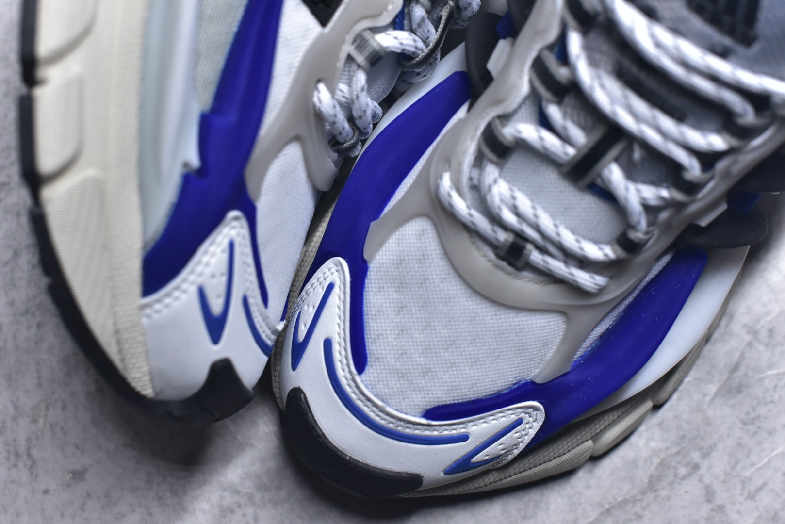 Pharrell Williams × adidas Jellyfish "Team Royal Blue"
