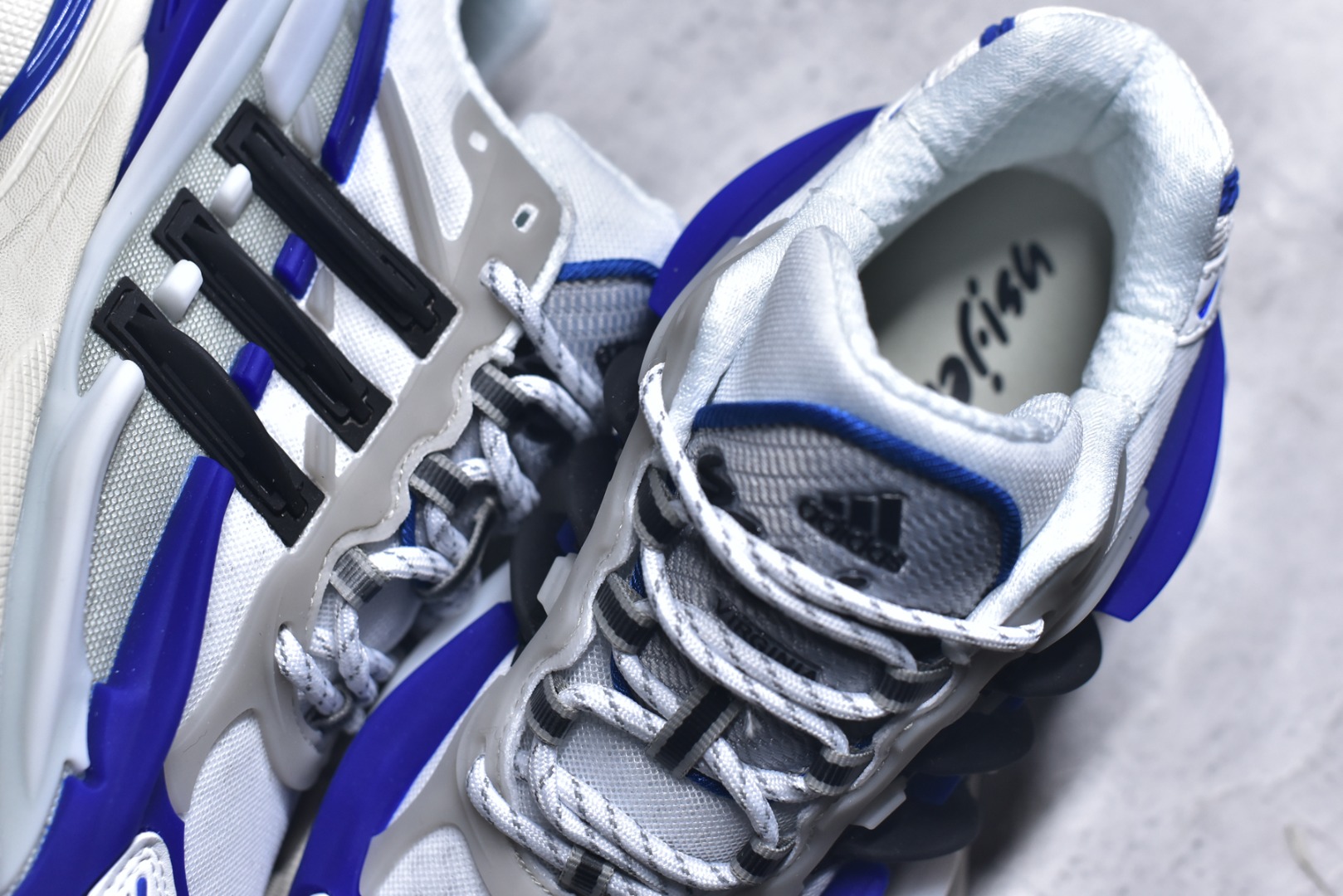 Pharrell Williams × adidas Jellyfish "Team Royal Blue"