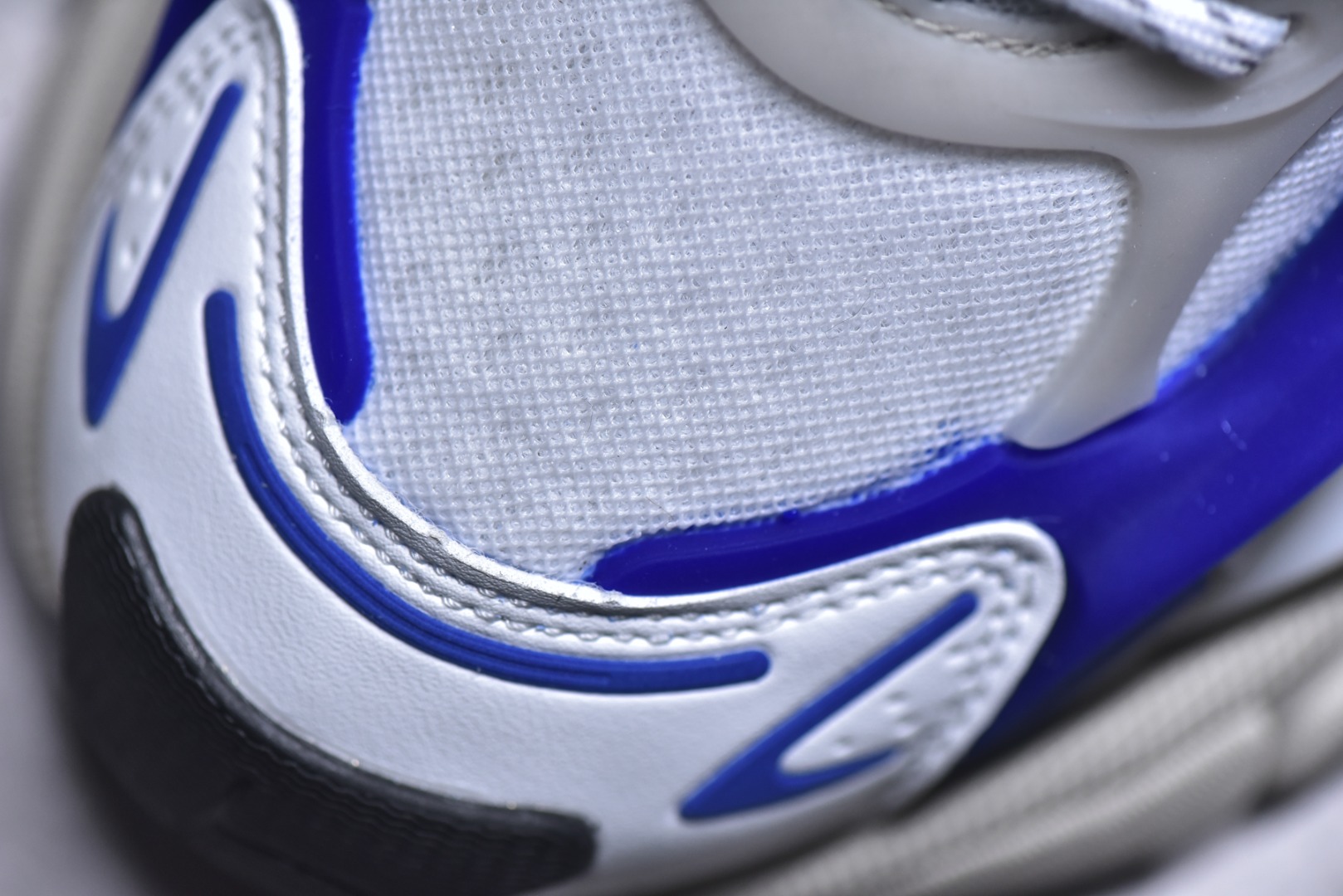 Pharrell Williams × adidas Jellyfish "Team Royal Blue"