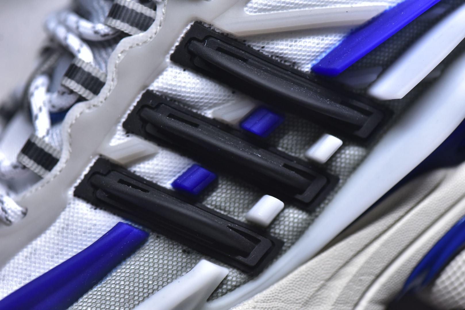 Pharrell Williams × adidas Jellyfish "Team Royal Blue"