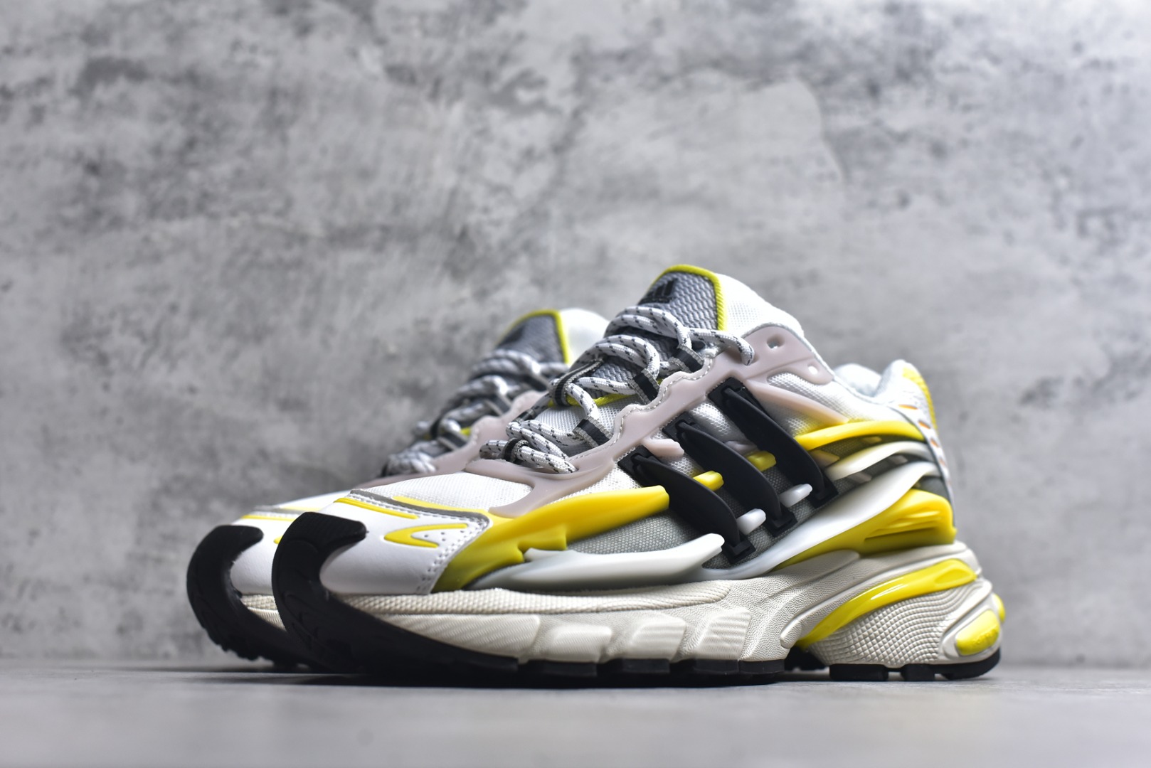 Pharrell Williams × adidas Jellyfish "Black/Yellow/White"